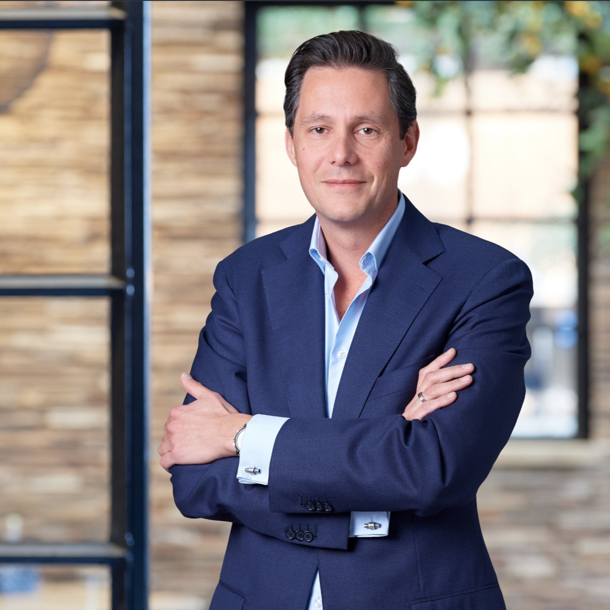 deze man haalt alle 268 winkels van scapino ziengs en tamaris van het gas af