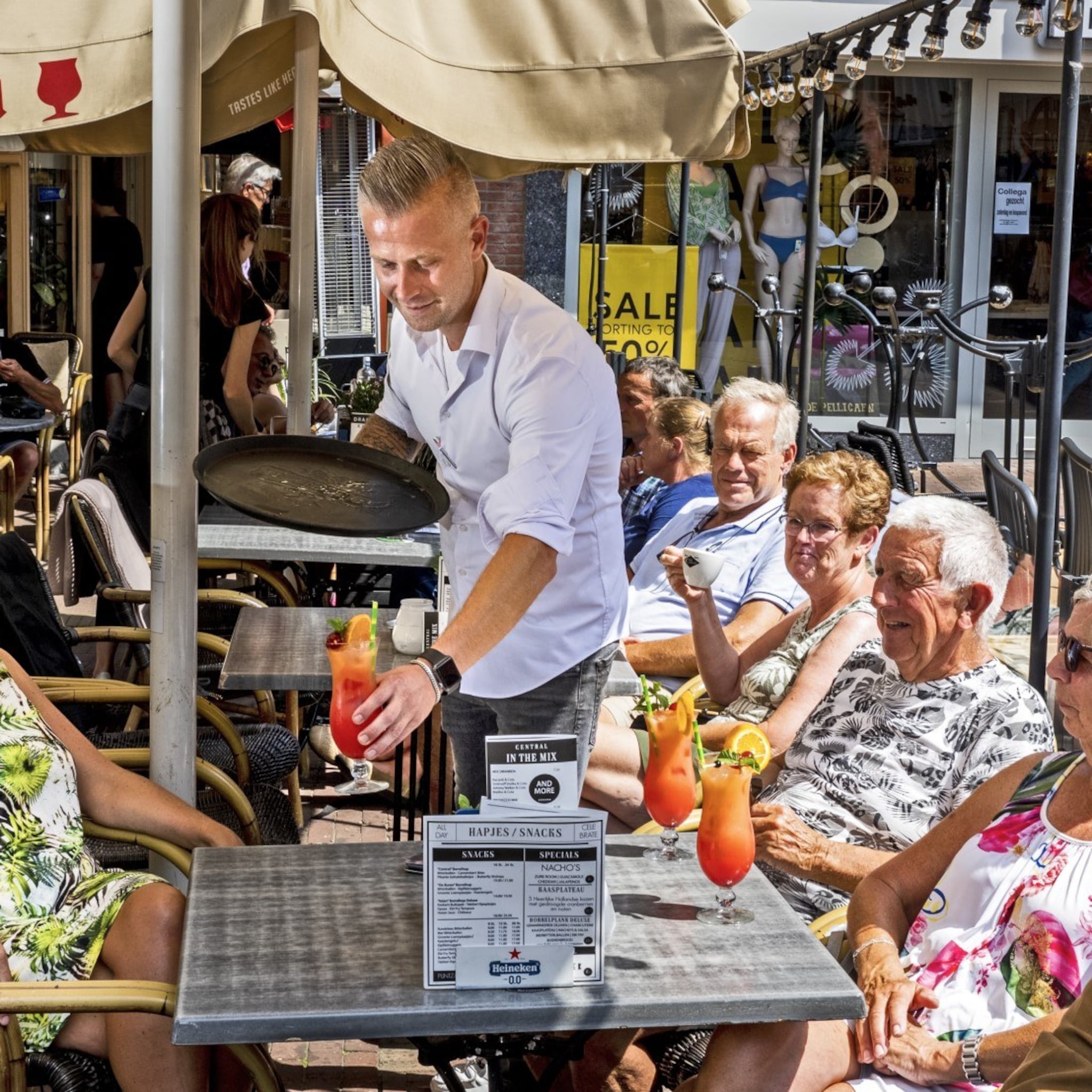 digital vs human touch hoe horecaondernemers slim omgaan met het personeelstekort