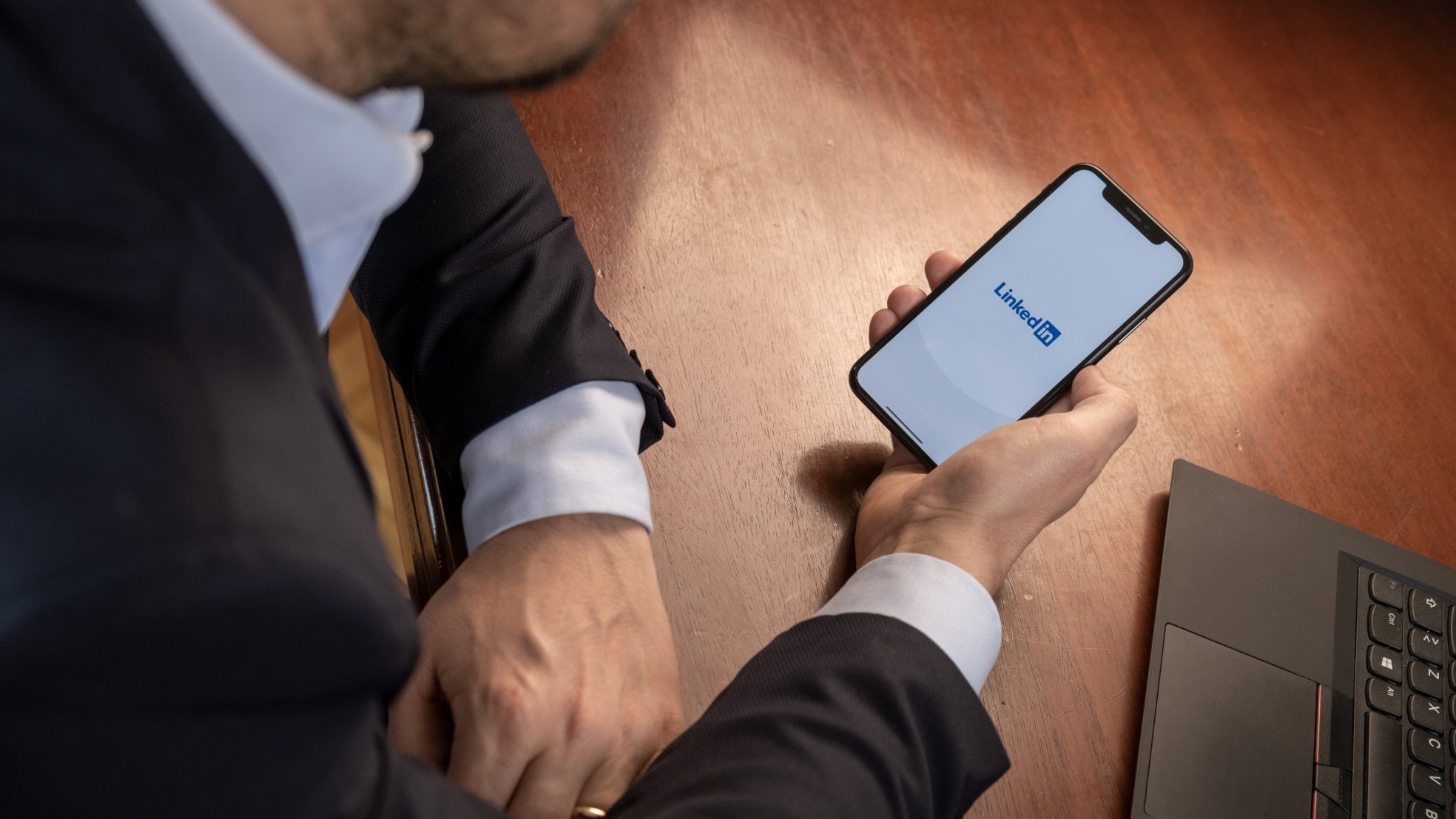 ,,LinkedIn is vooral je visitekaartje", zegt Corinne Keijzer, auteur van 'Meer succes met LinkedIn!'. Foto: Shutterstock