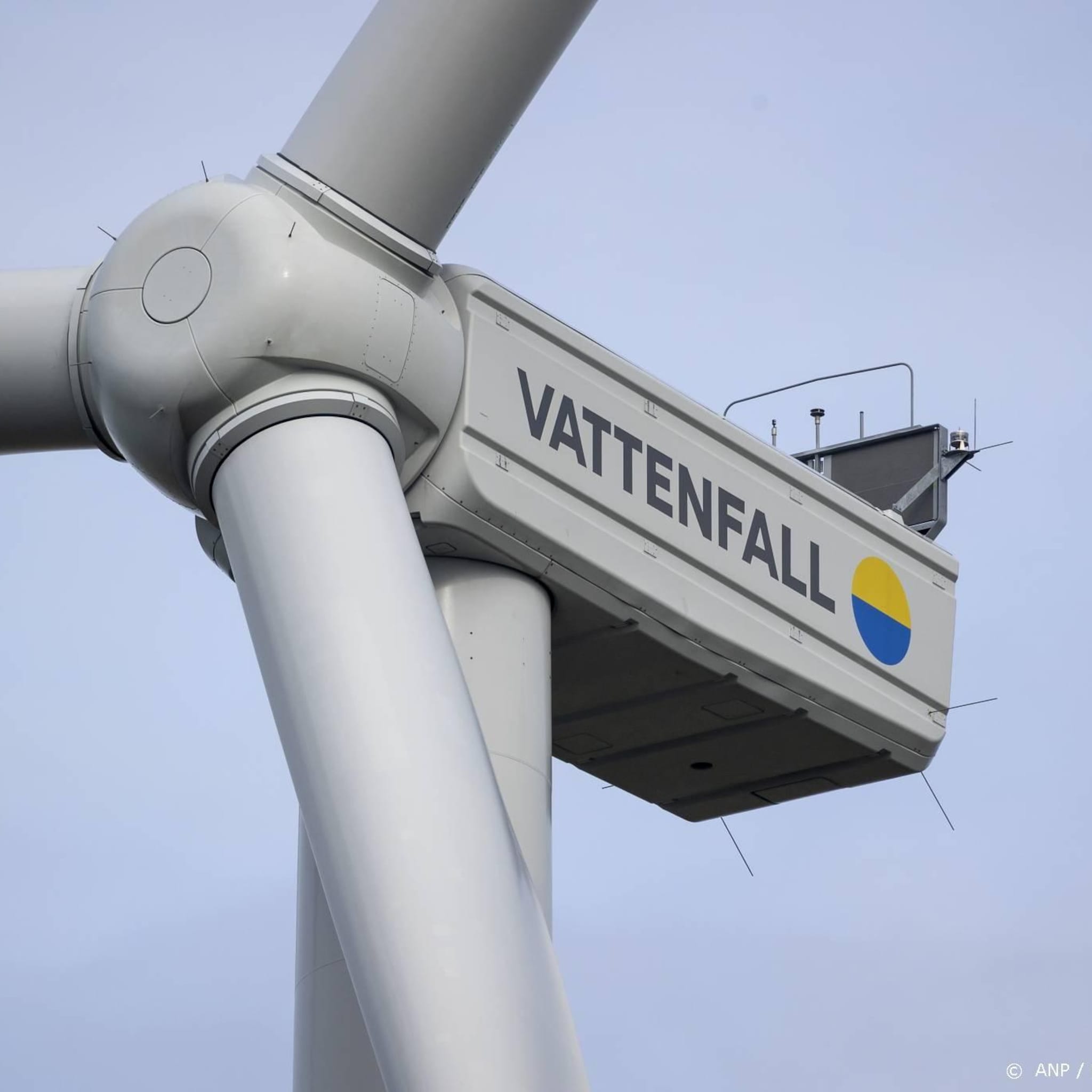 eerste subsidievrije windpark op zee levert voor het eerst stroom