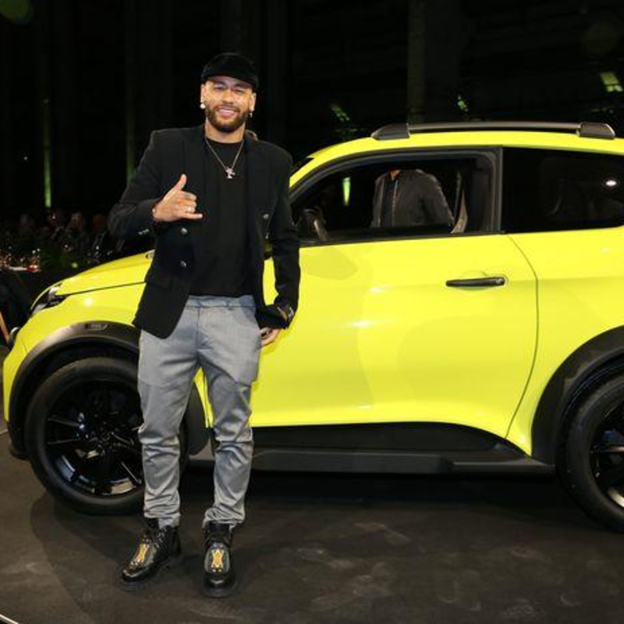 neymar als boegbeeld elektrische stadsauto van nederlandse investeerder naar de beurs