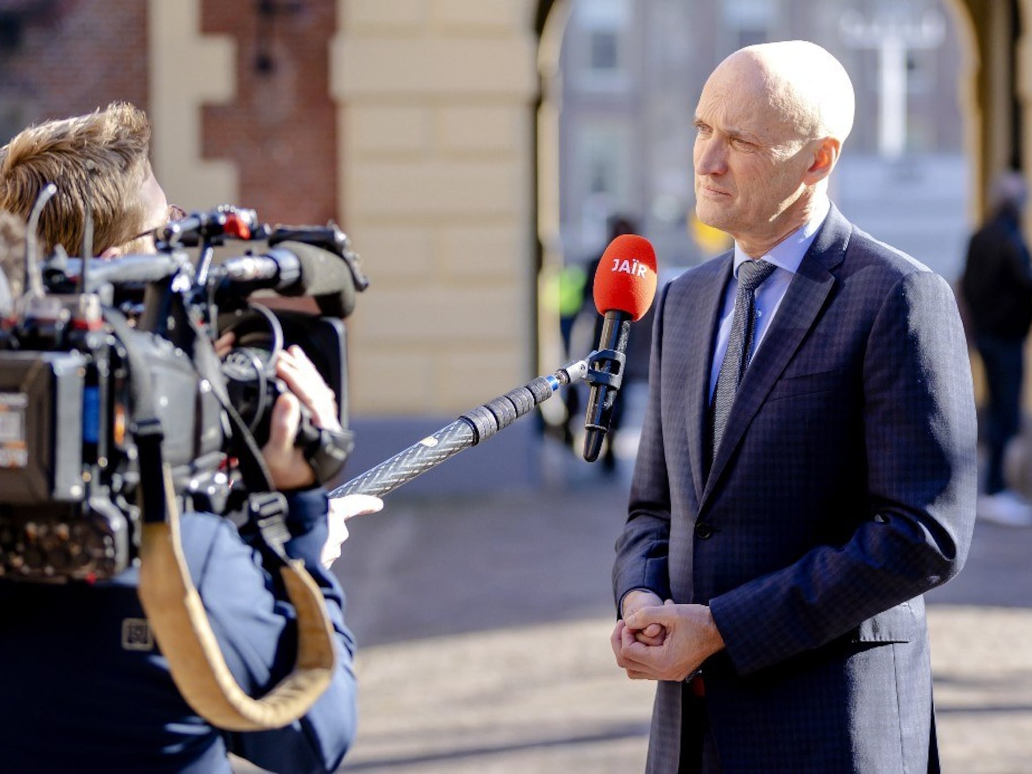 minister kuipers herhaalprik corona ook om in najaar uitval personeel te voorkomen