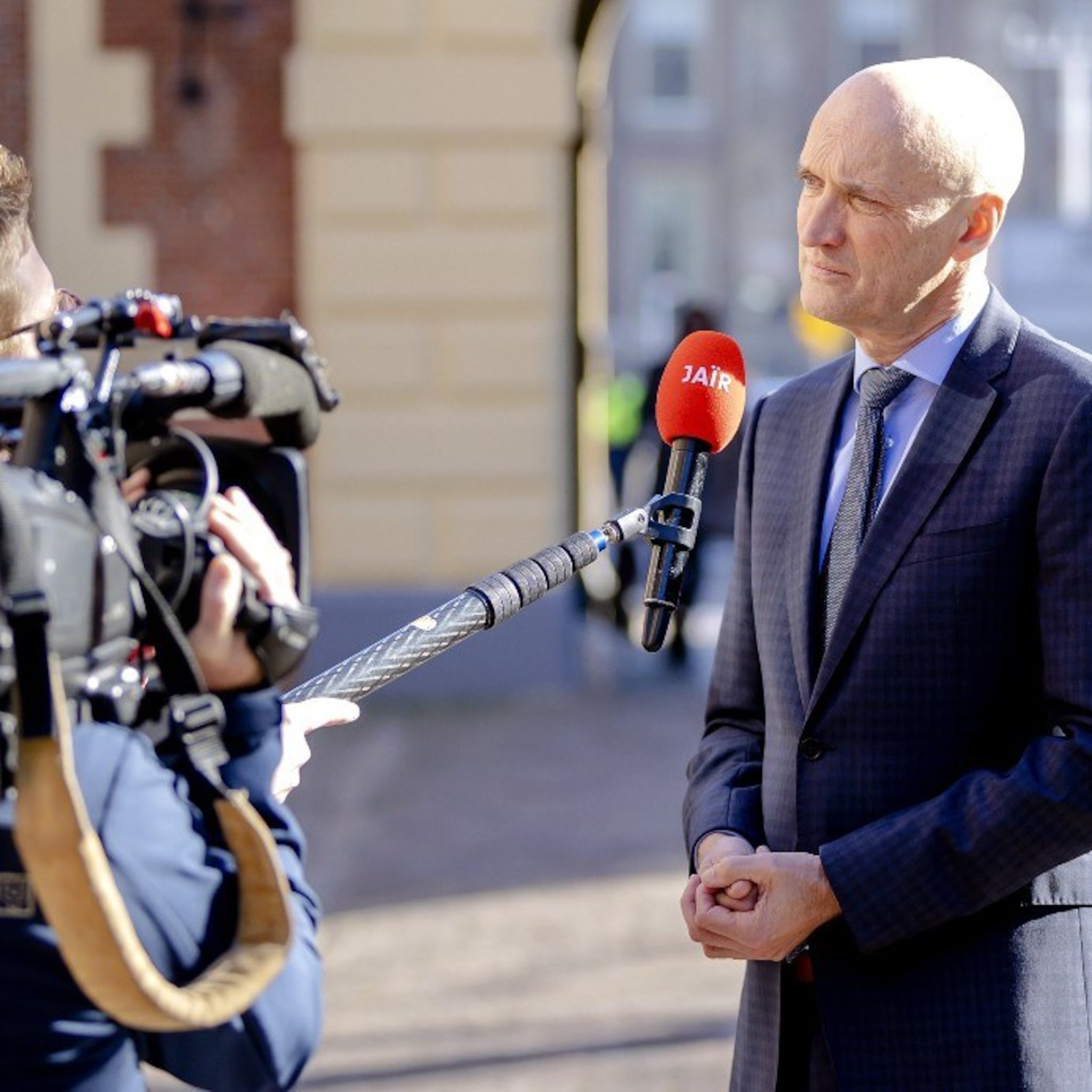 minister kuipers herhaalprik corona ook om in najaar uitval personeel te voorkomen