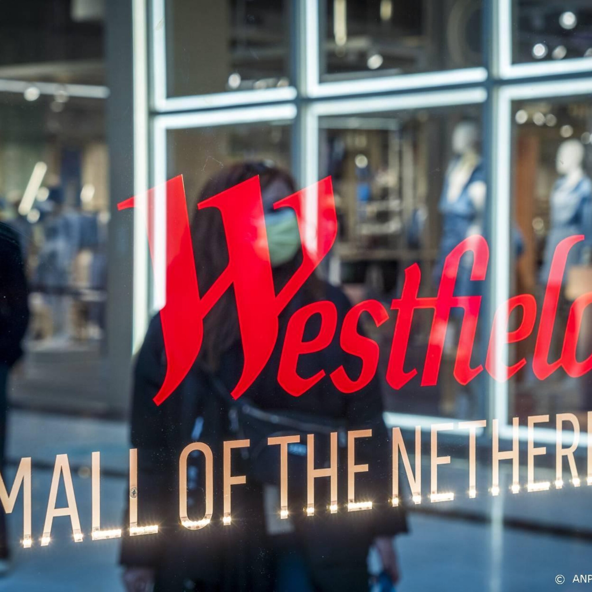 beleggers zetten eigenaar mall of the netherlands hoger op beurs