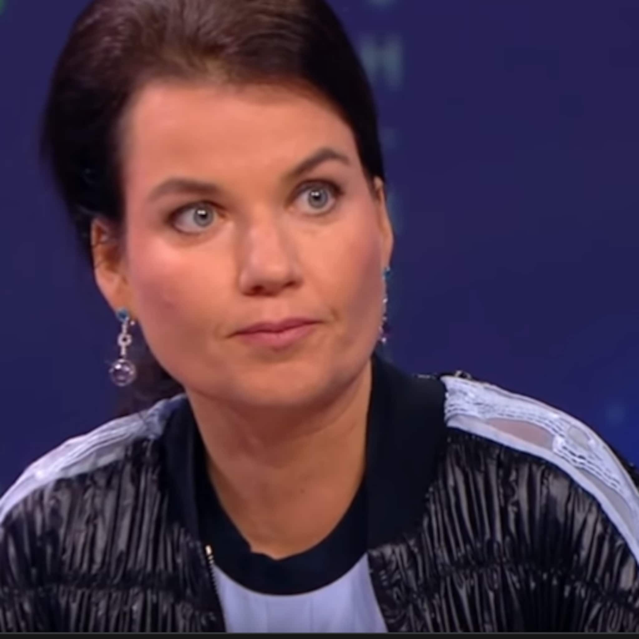 in de ban van rian over de cybercharlatan die een van de rijkste it ondernemers in haar macht heeft