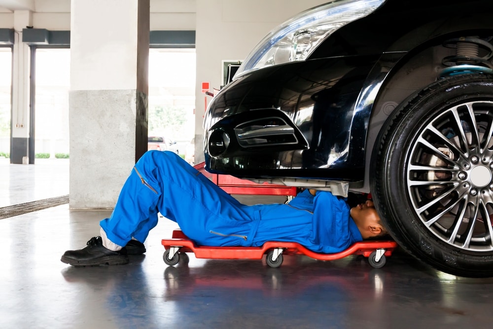 Volgens onderzoek van HeadFirst en Intelligence Group gaat het uurtarief van de automonteur het meest omhoog. Foto: Shutterstock