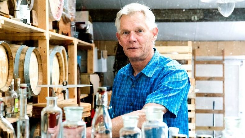 John Keuris: ,,Ik denk dat mijn whisky niet onder doet voor Schotse en Ierse whisky." Foto: Marnix Schmidt