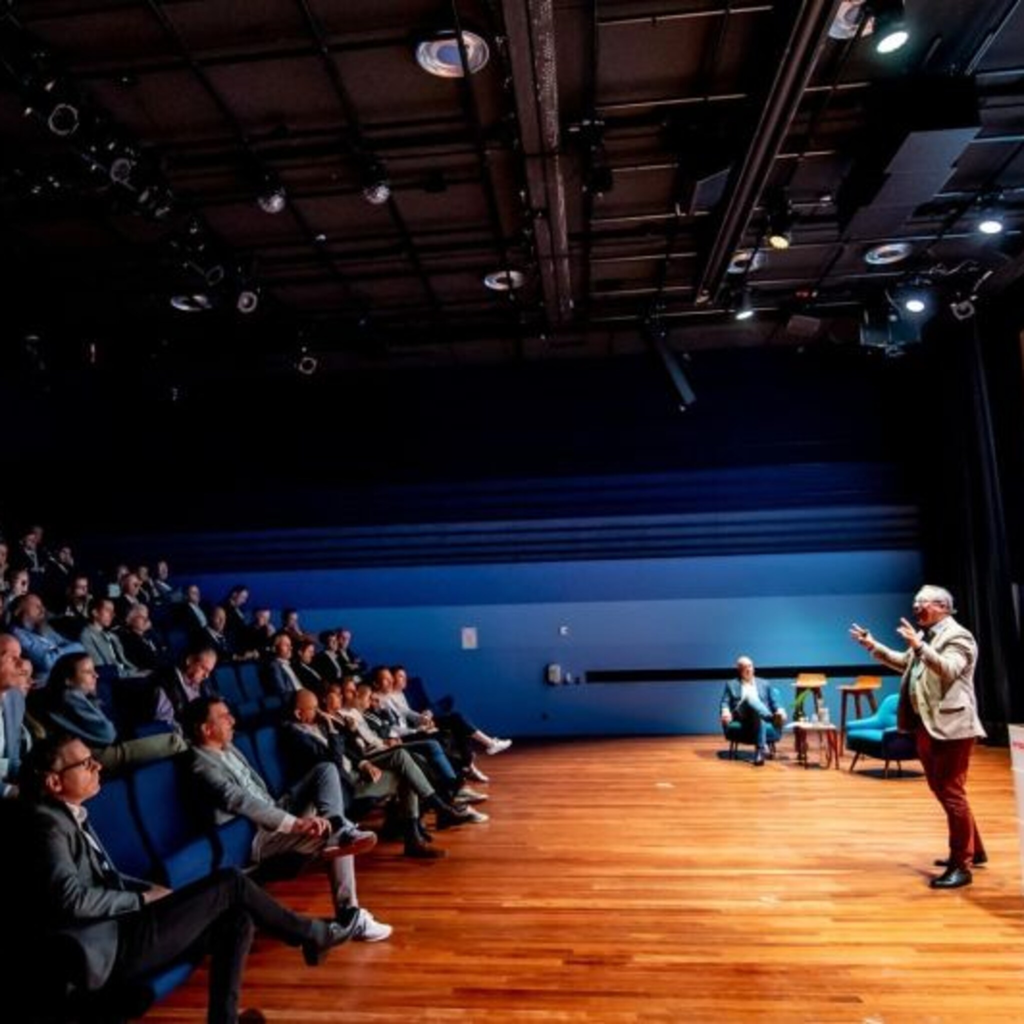 hoogleraar tom mom ontwikkel je corebusiness versterk de kernpositie met een nieuw groeipad