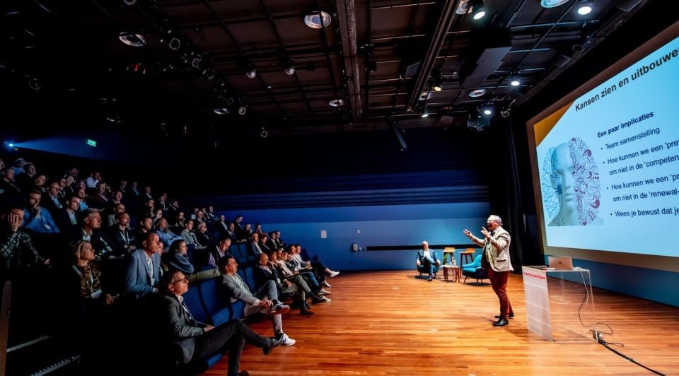 Tom Mom, hoogleraar Strategische Groei en Implementatie aan de Erasmus Universiteit Rotterdam, aan het woord tijdens Het Groeicollege. Foto: Nico Alsemgeest