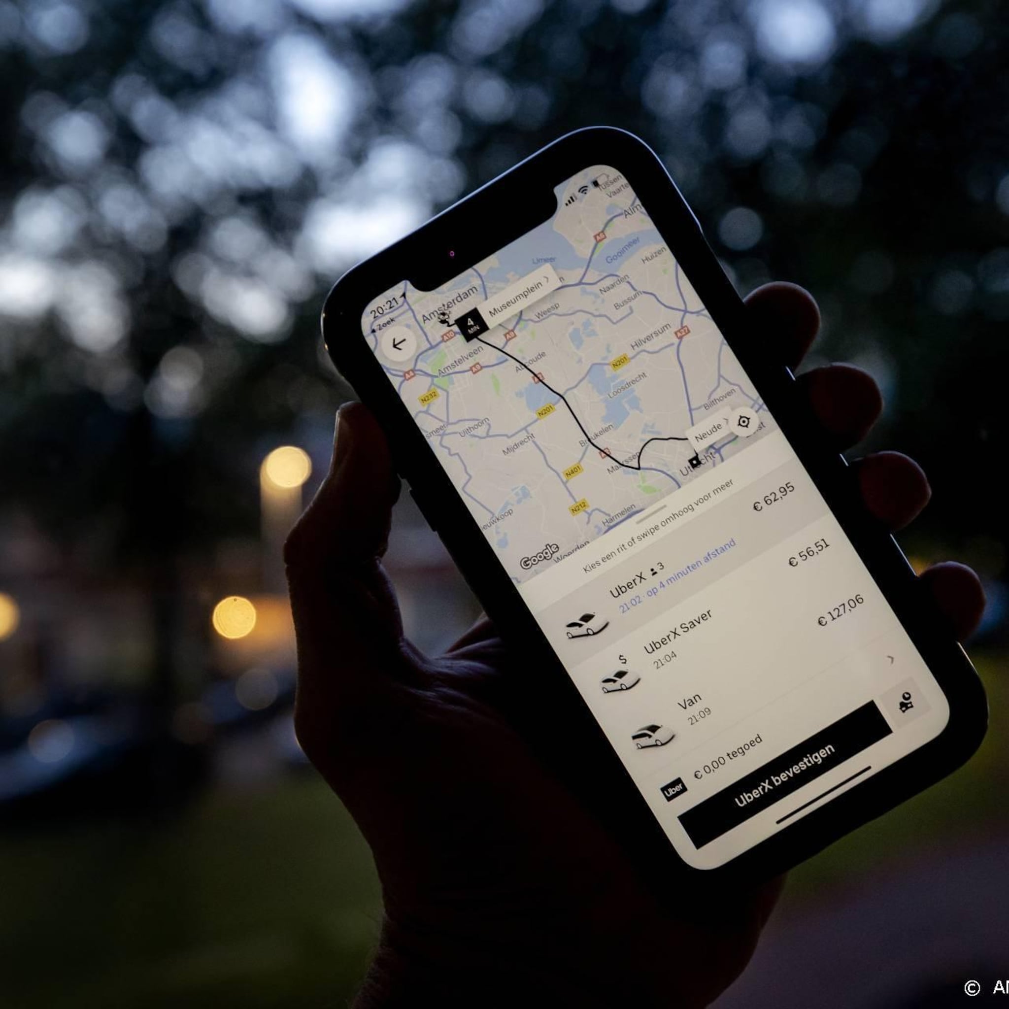 uber verliest kort geding moet zich blijven houden aan taxi cao