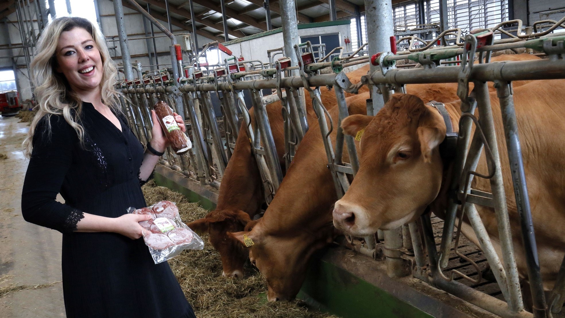 De familie Dekker heeft in Alblasserdam een Farmshop met producten van de boerderij. Het is er druk, vooral vanwege het goede aanbod volgens de familie.