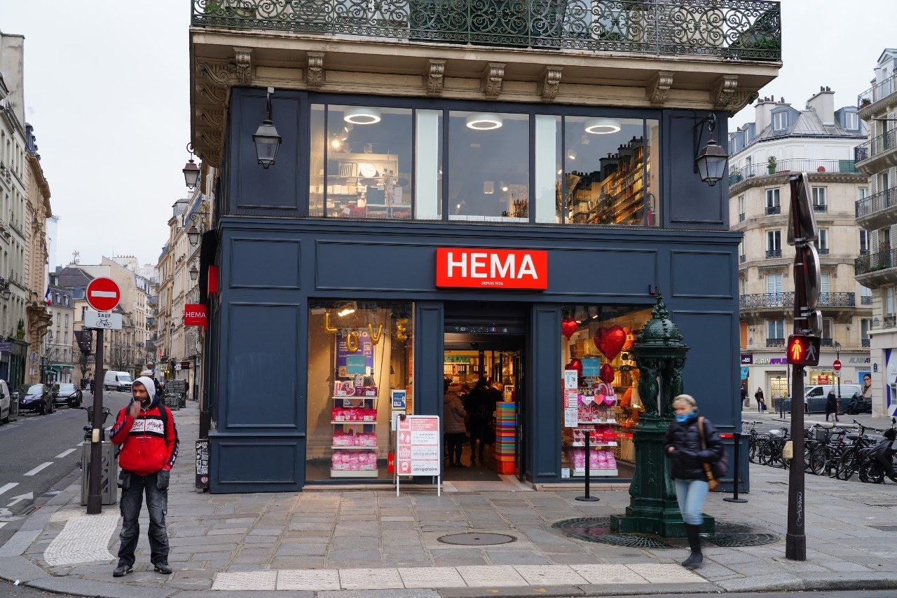 Een vestiging van HEMA in Parijs. Foto: Shutterstock