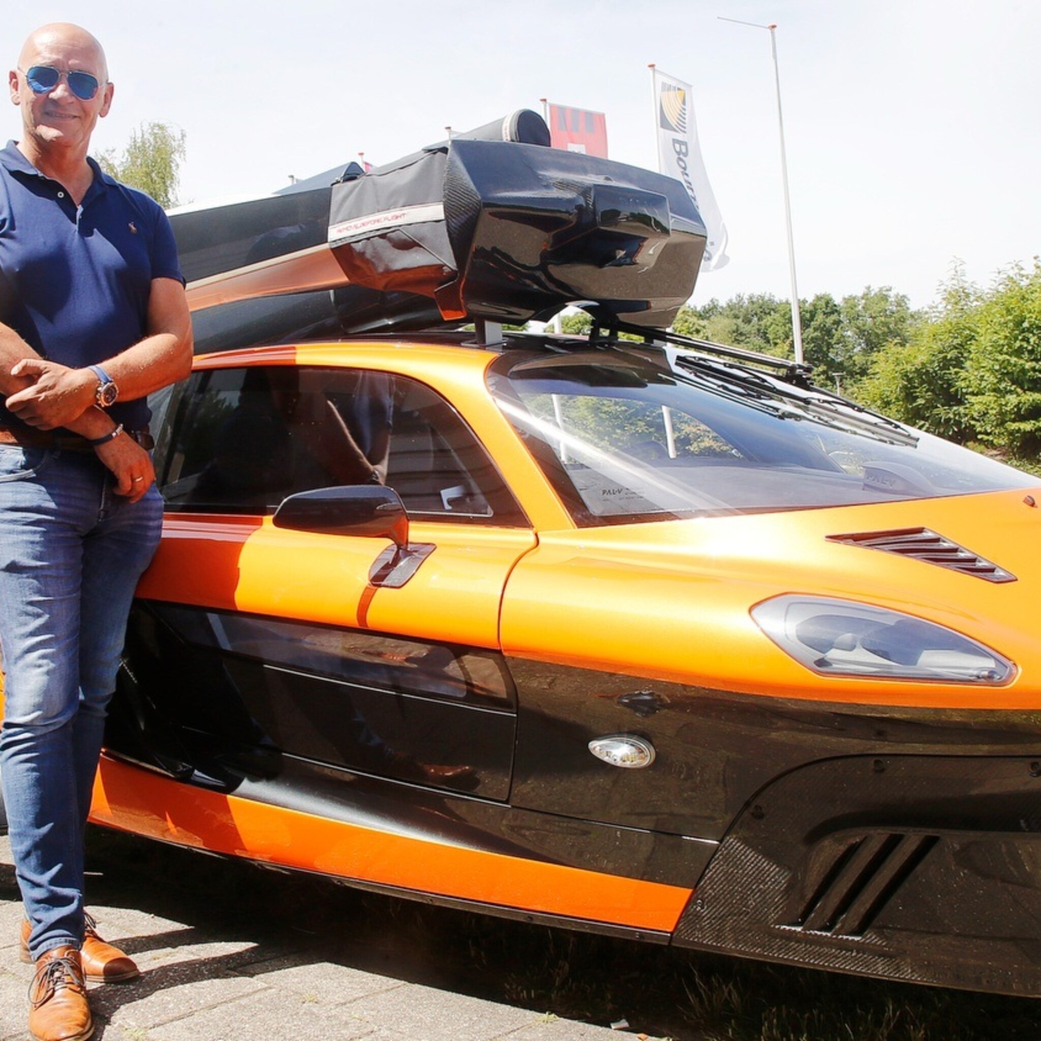 dit is de vliegende auto pal v sexy product voor mannen die van auto s en techniek houden