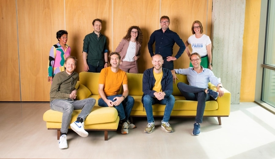 Het team van Moonback, met tweede van rechtsonder oprichter Niels Meijssen. Foto: Moonback