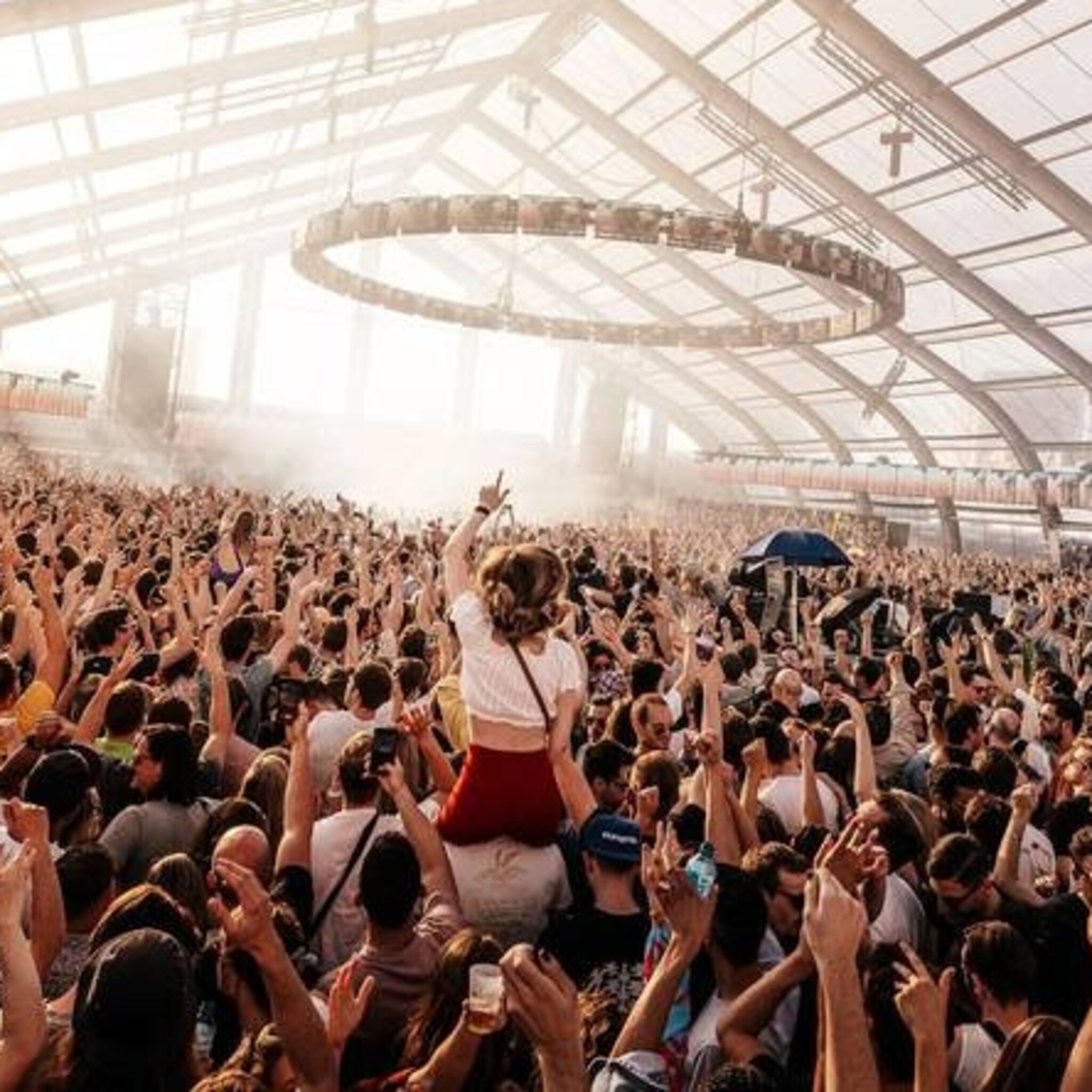 id en t group neemt aandeel in festivalorganisator apenkooi events