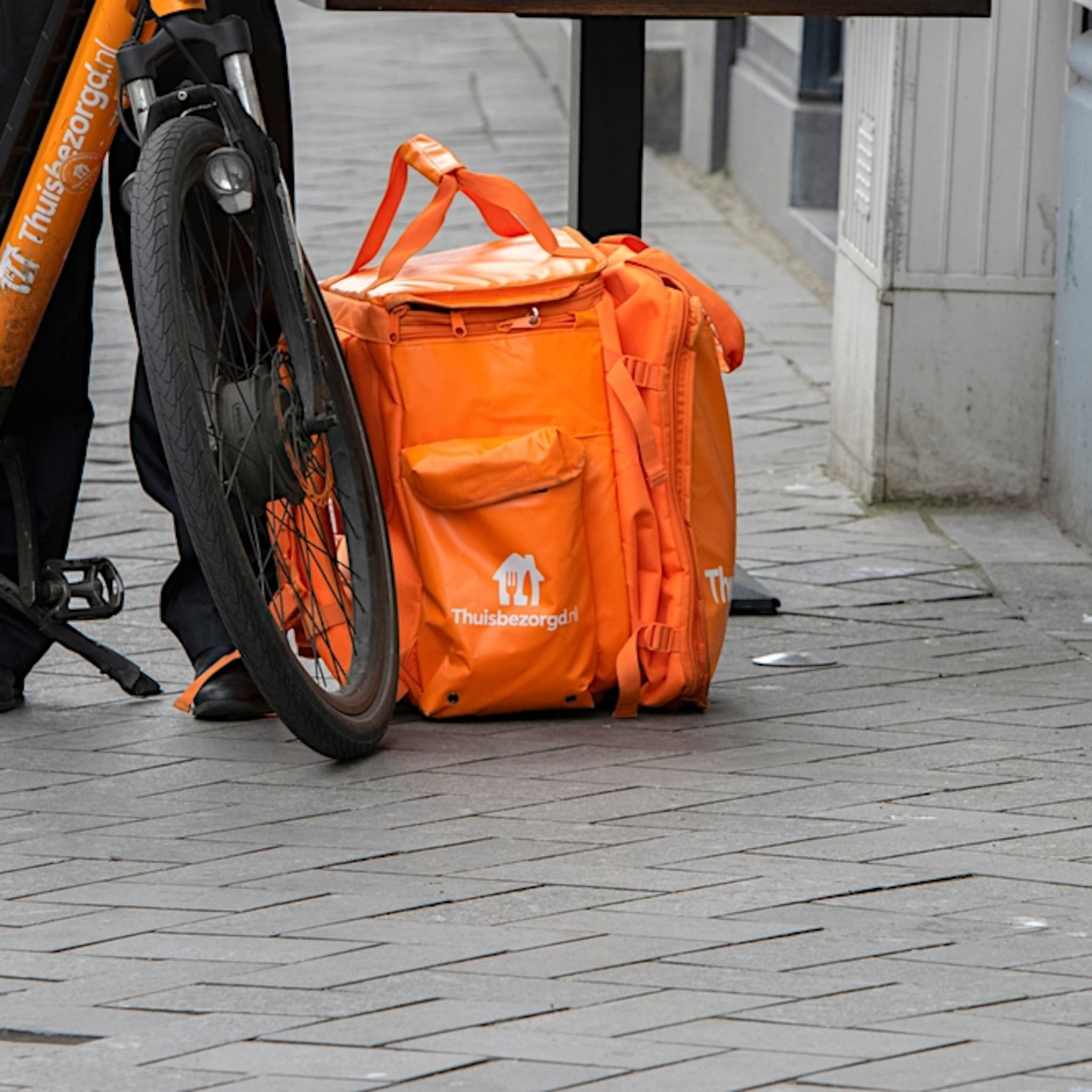kritiek op platformbedrijven als thuisbezorgd amazon en booking deze marktmachten zijn te groot geworden