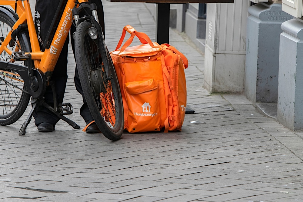 Flitsbezorgdiensten zijn medeverantwoordelijk voor het slechte imago van de platformbedrijven. Foto: Archief