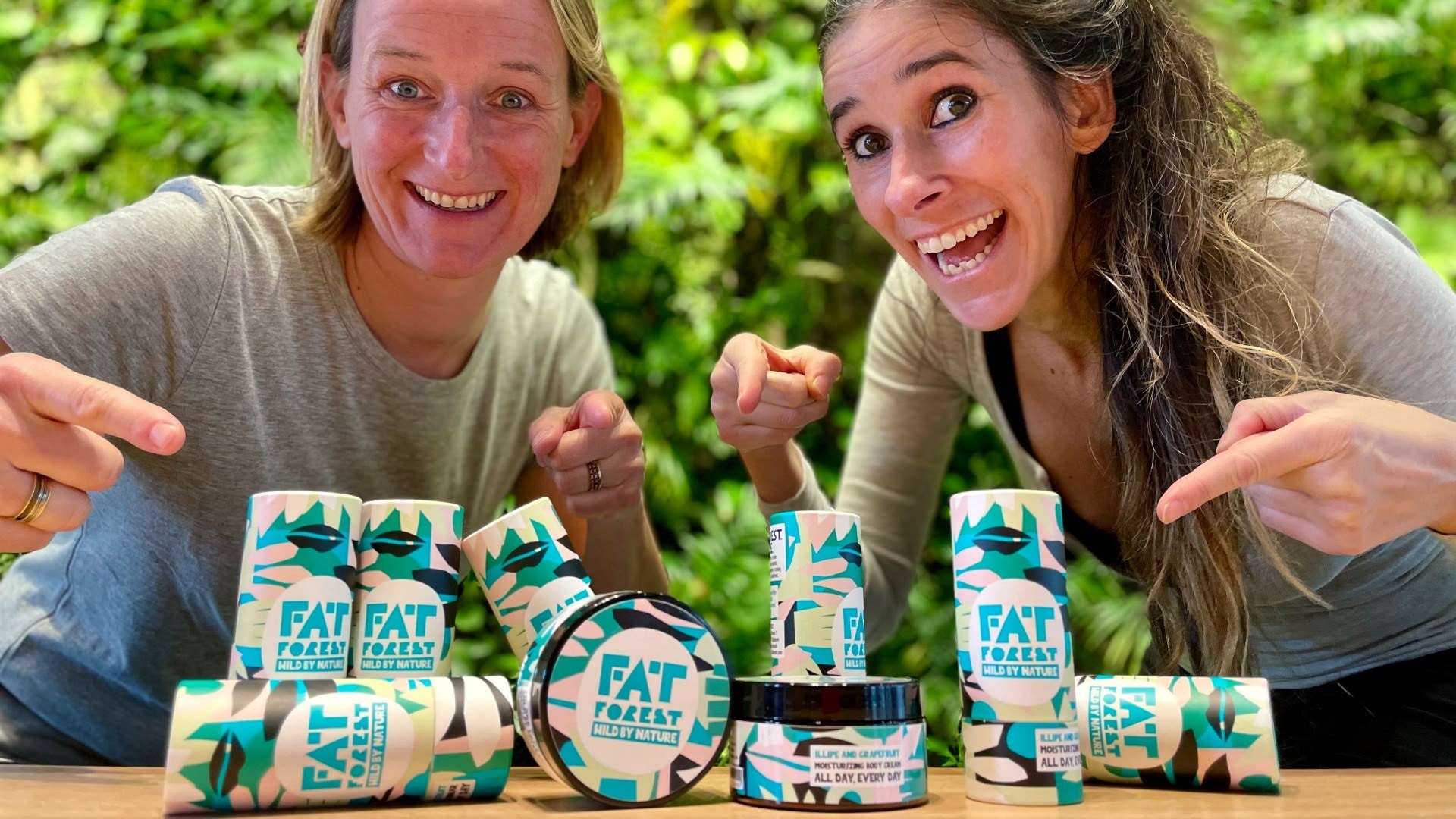 Fleur Schraven en Alexandra Vosmaer zetten zich met de producten van Fat Forest in voor behoud van het regenwoud op Borneo. Foto: Fat Forest.