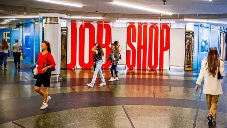 De Job Shop in de Rotterdamse Koopgoot, daar waar winkeliers hun krachten bundelen om nieuw personeel aan te trekken. Foto: Frank de Roo