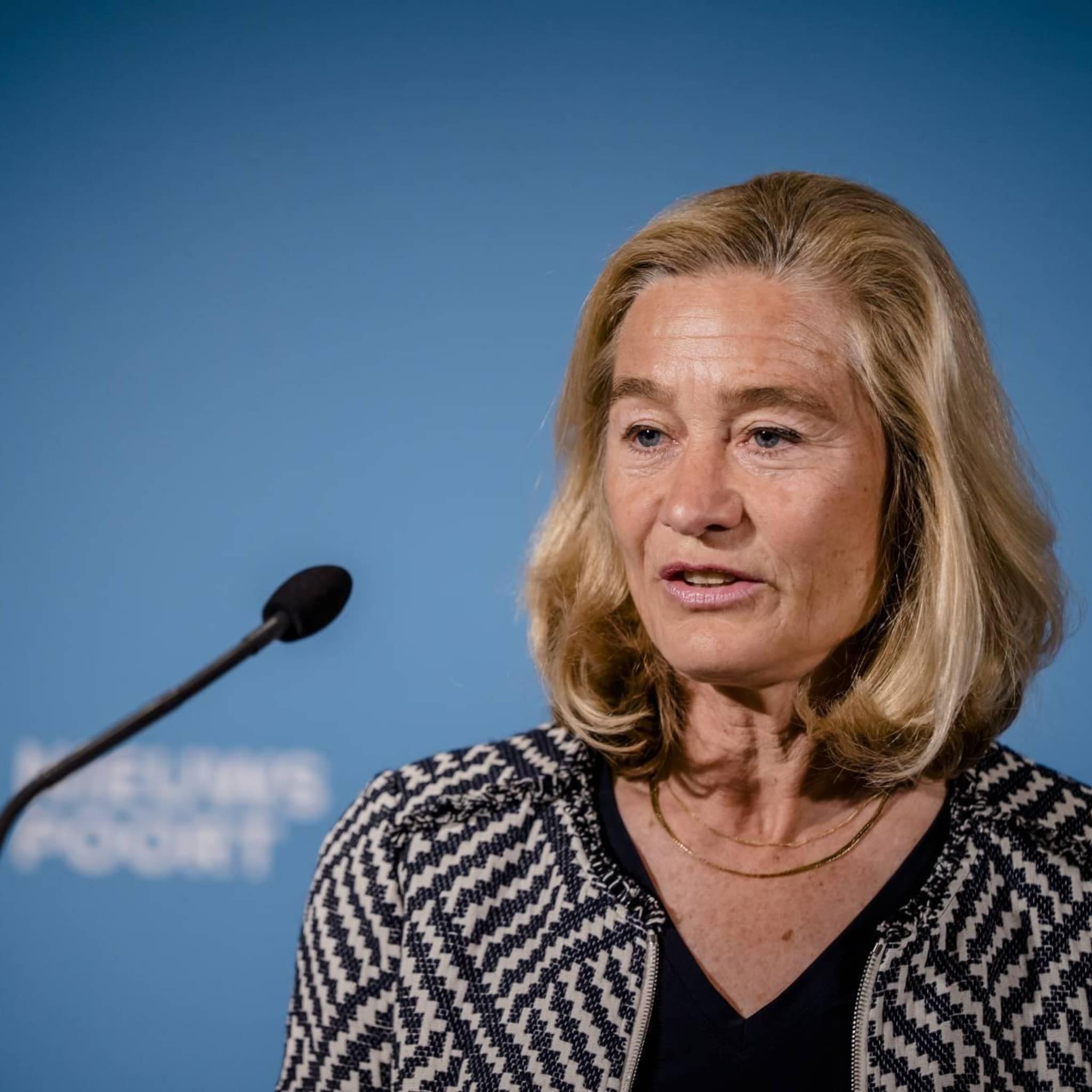 minister adriaansens zelfstandige kan straks adres verbergen in kvk register