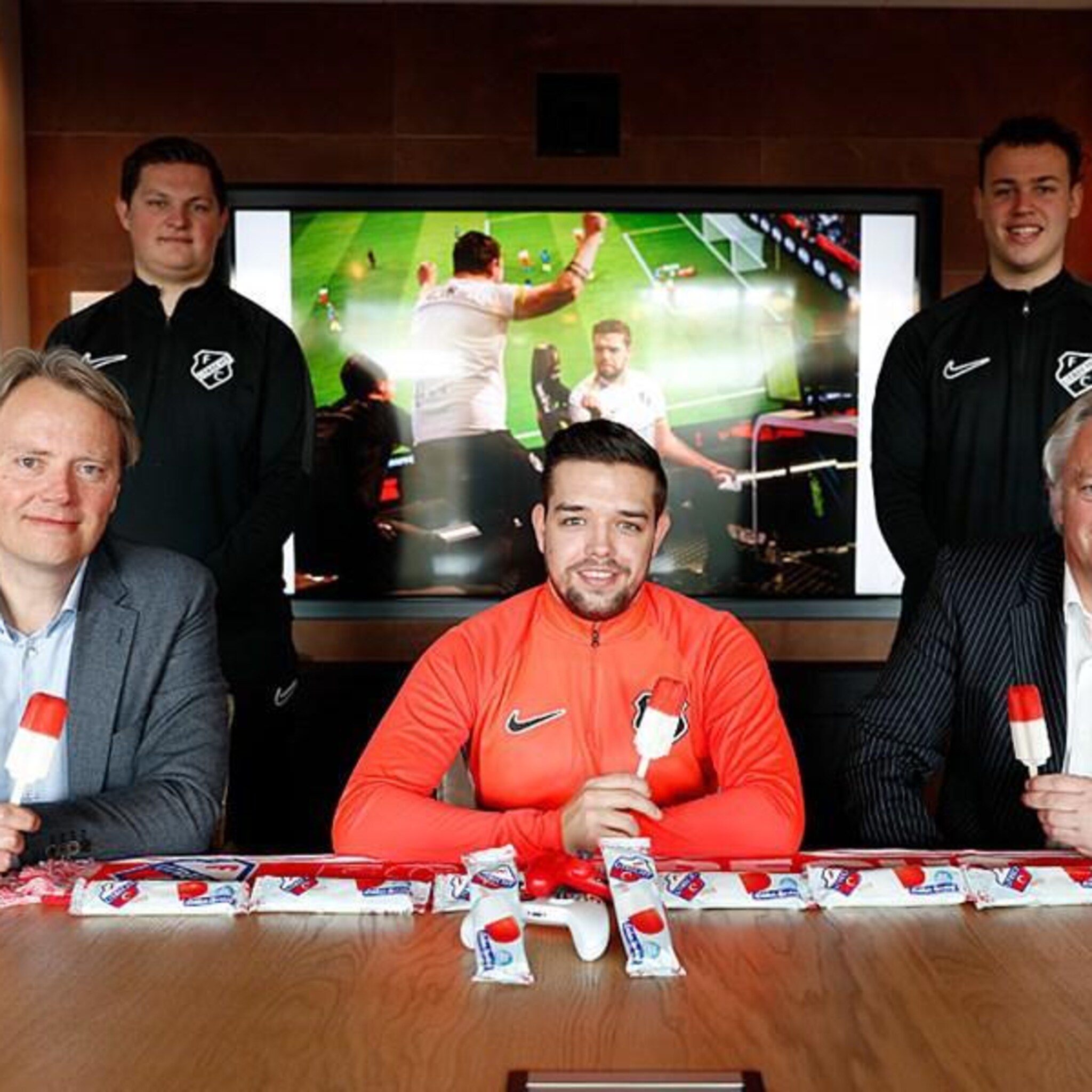 ijsjes van feyenoord ado den haag of fc utrecht merchandice maakt clubliefde betaalbaar