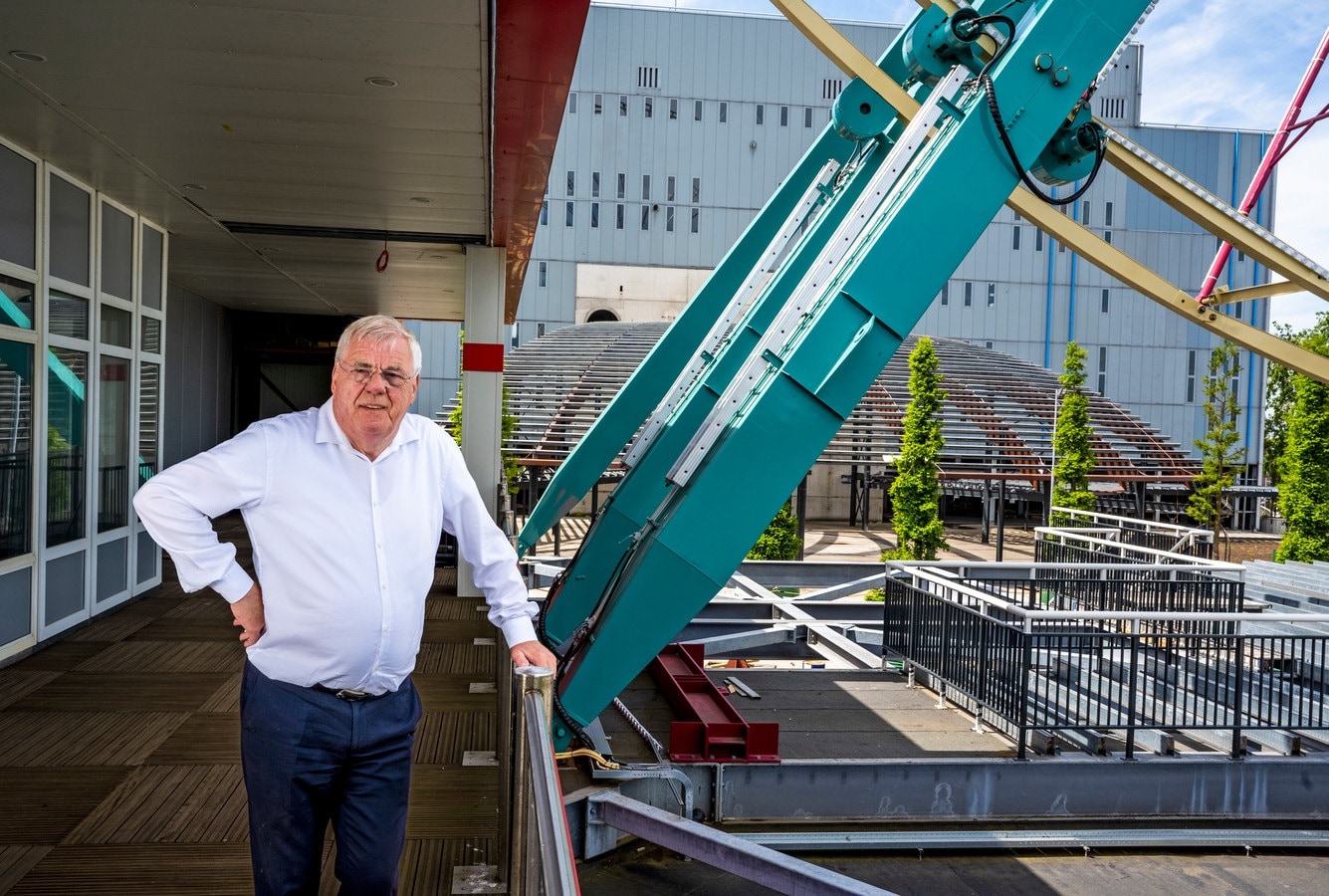 Hennie van der Most op het terrein, waar hij al tien jaar bezig is een attractiepark te ontwikkelen. Foto: Frank de Roo.