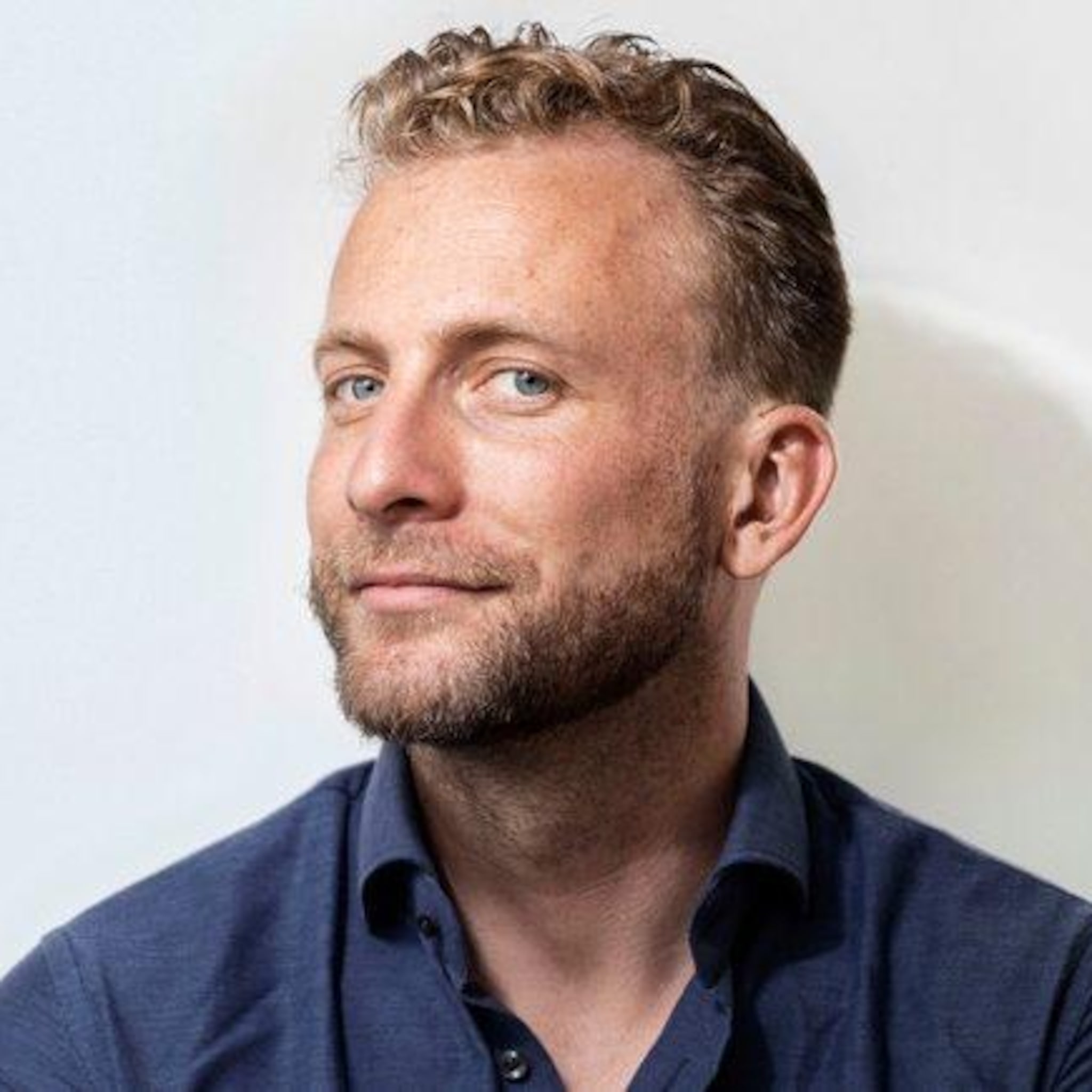 psycholoog thijs launspach we moeten meer als mens leven en werken minder als machines