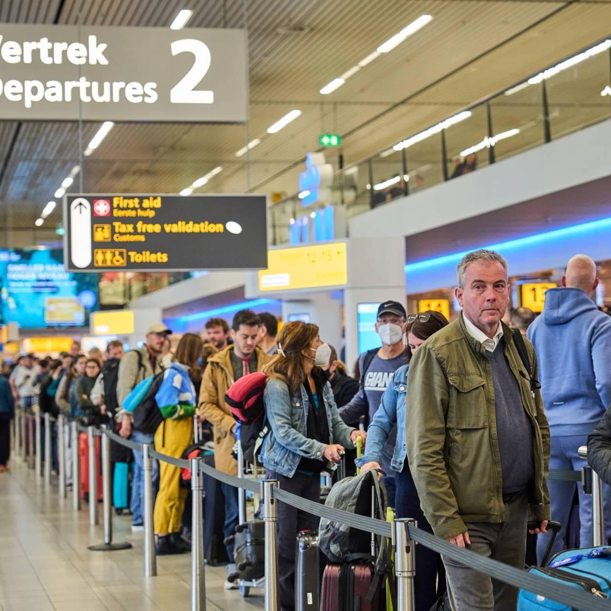 uitgever reismedia roept op tot overheidsingrijpen op schiphol