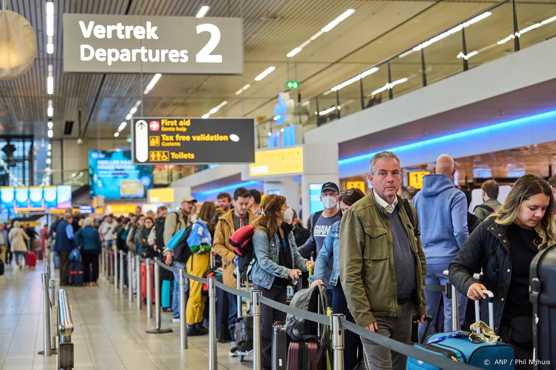 uitgever reismedia roept op tot overheidsingrijpen op schiphol