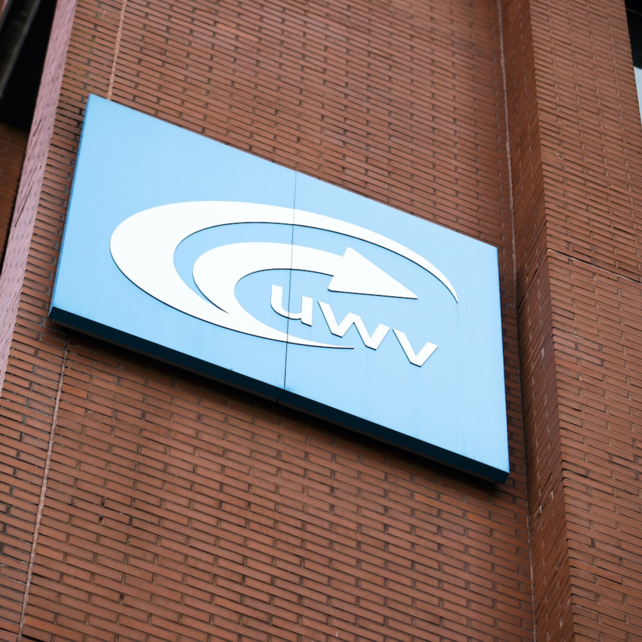 uwv werkgevers moeten 2 3 miljard euro aan loonsteun corona terugbetalen