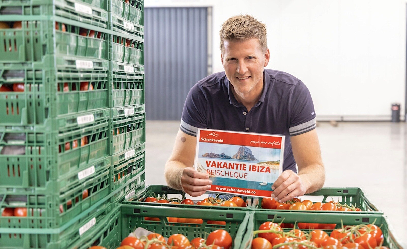 Tomatenteler Schenkeveld looft een vakantie naar Ibiza uit voor medewerkers die een nieuwe collega aandragen. Foto: Thierry Schut