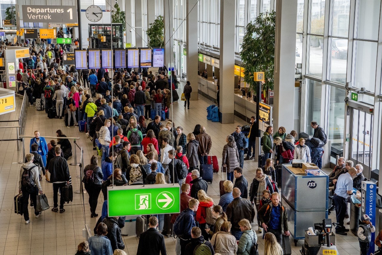 Schiphol anno 2022. Foto's: ANP.