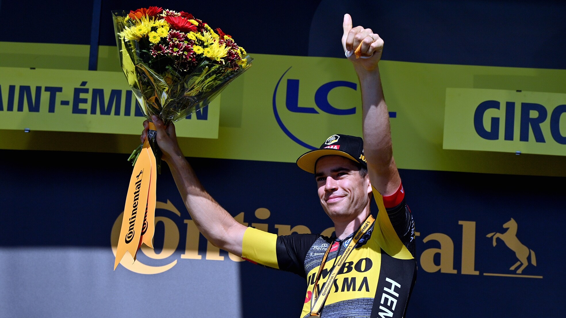 Wout van Aert won de slotetappe van de Tour de France 2021.