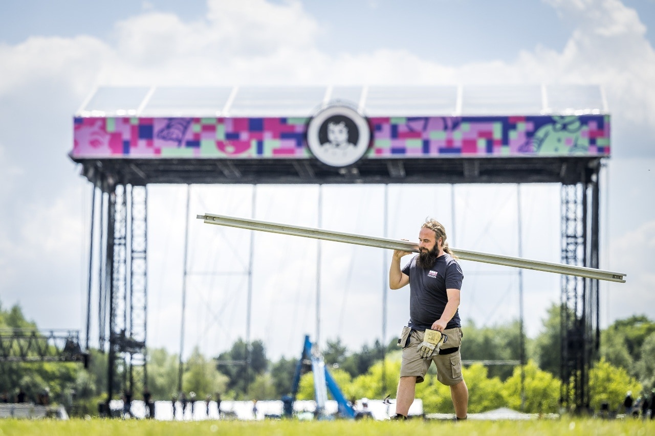 Pinkpop begint vrijdag en de opbouw van het festivalterrein is in volle gang. Dat was een grote uitdaging, want door de pandemie hebben veel medewerkers zich laten omscholen. Foto: ANP