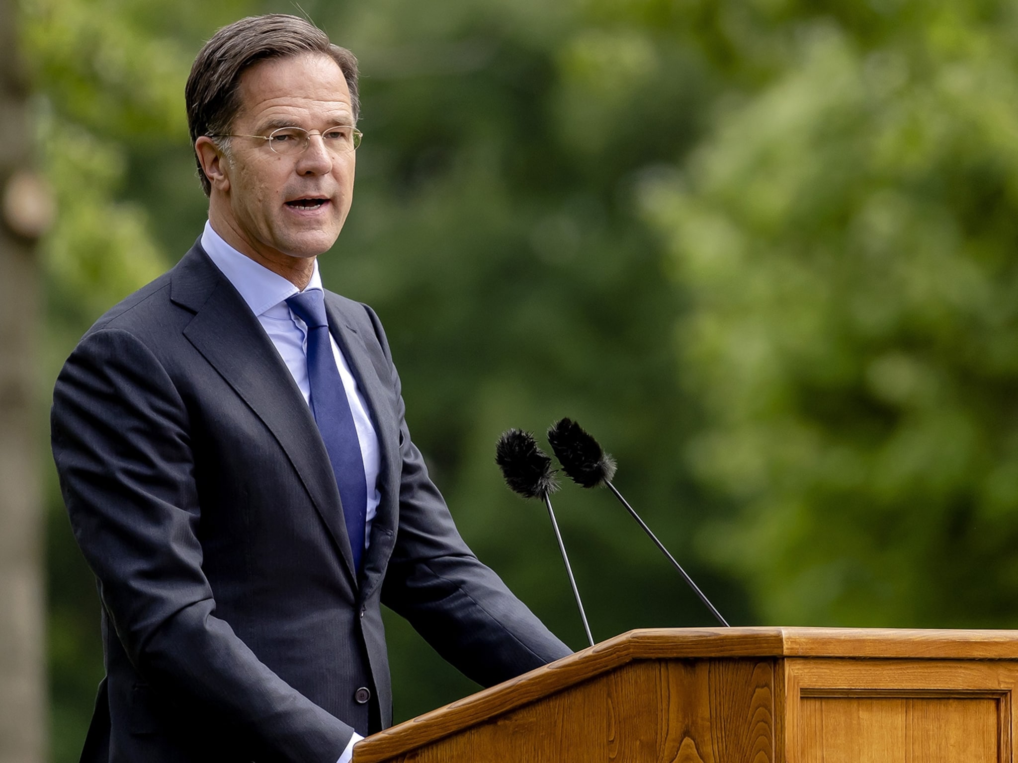 de bv nederland bestaat niet stop met managen en ga leiden