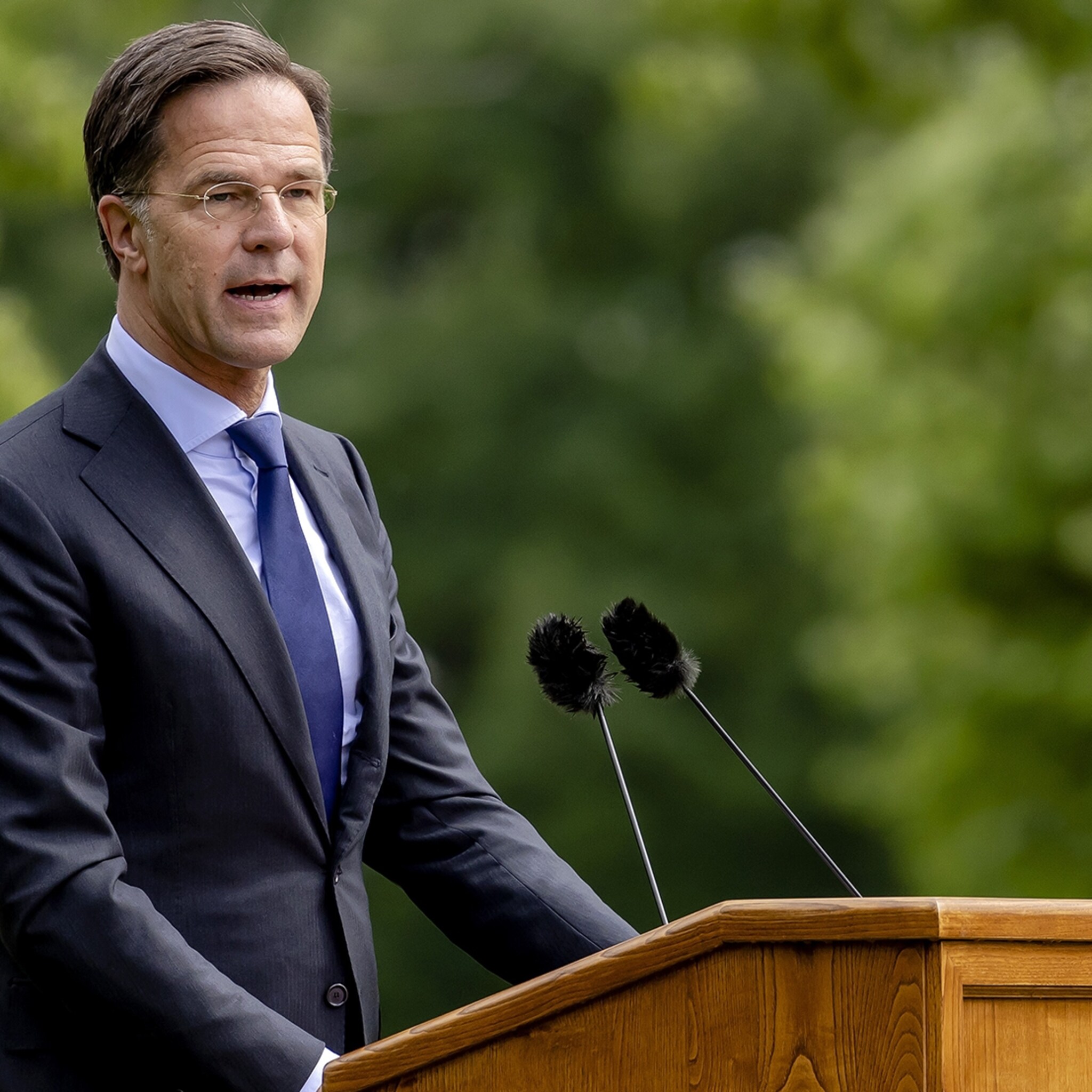 de bv nederland bestaat niet stop met managen en ga leiden