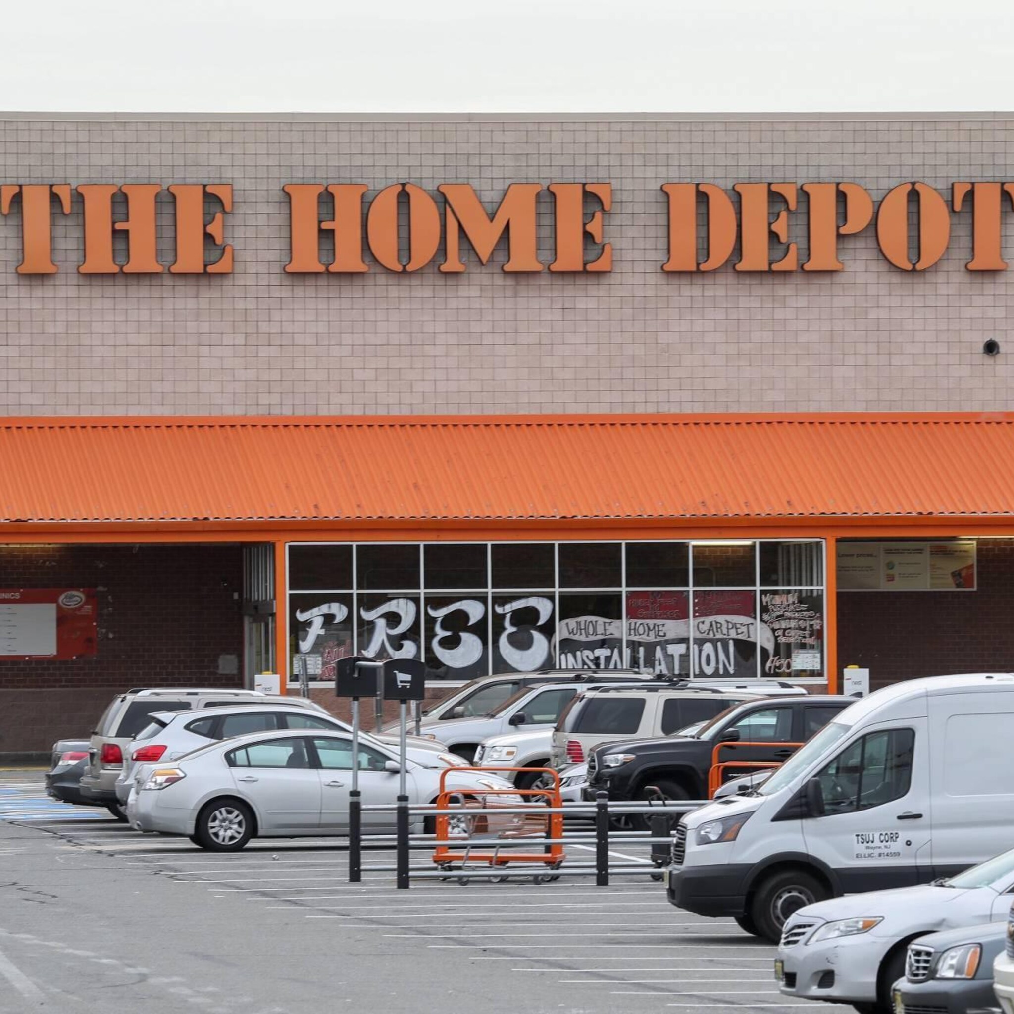 home depot krijgt gelijk geen black lives matter op werkkleding