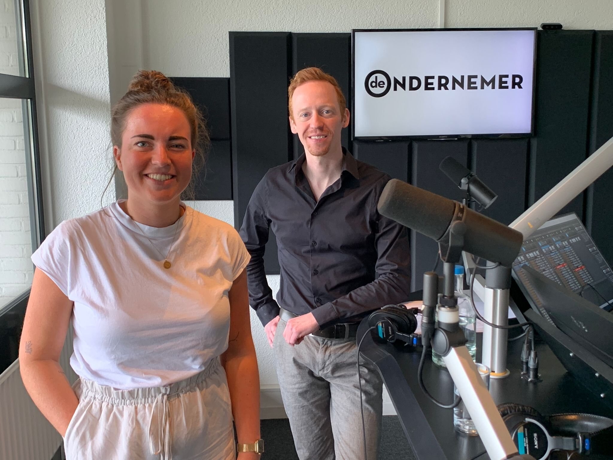 Charlotte Melkert van Equalture was co-host bij Met de kennis van nu, in de studio van New Business Radio bij presentator Ron Vergouwen.