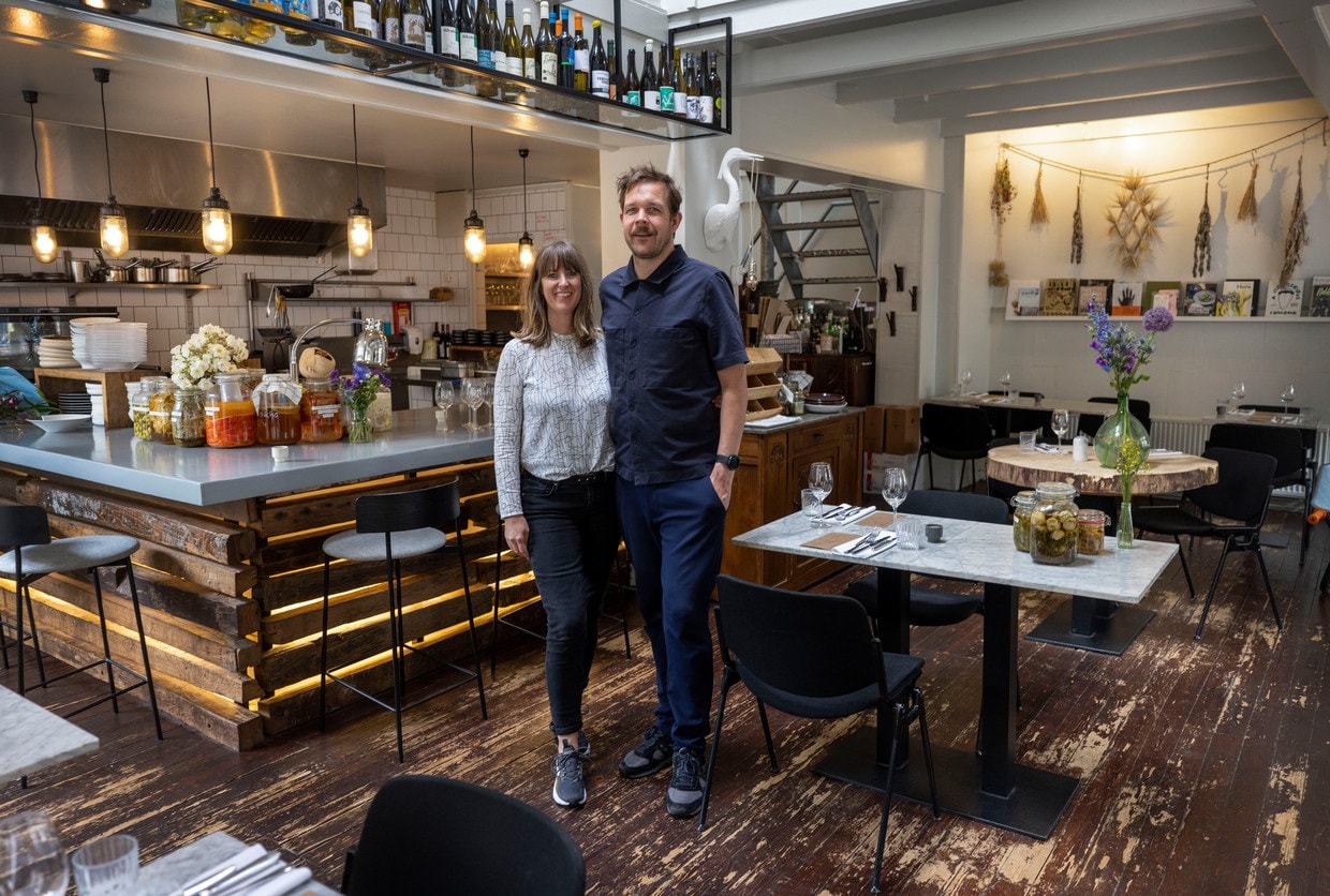 Joyce Bielderman en Victor Stukker, de eigenaren van restaurant Héron in Utrecht. Foto: Werry Crone.