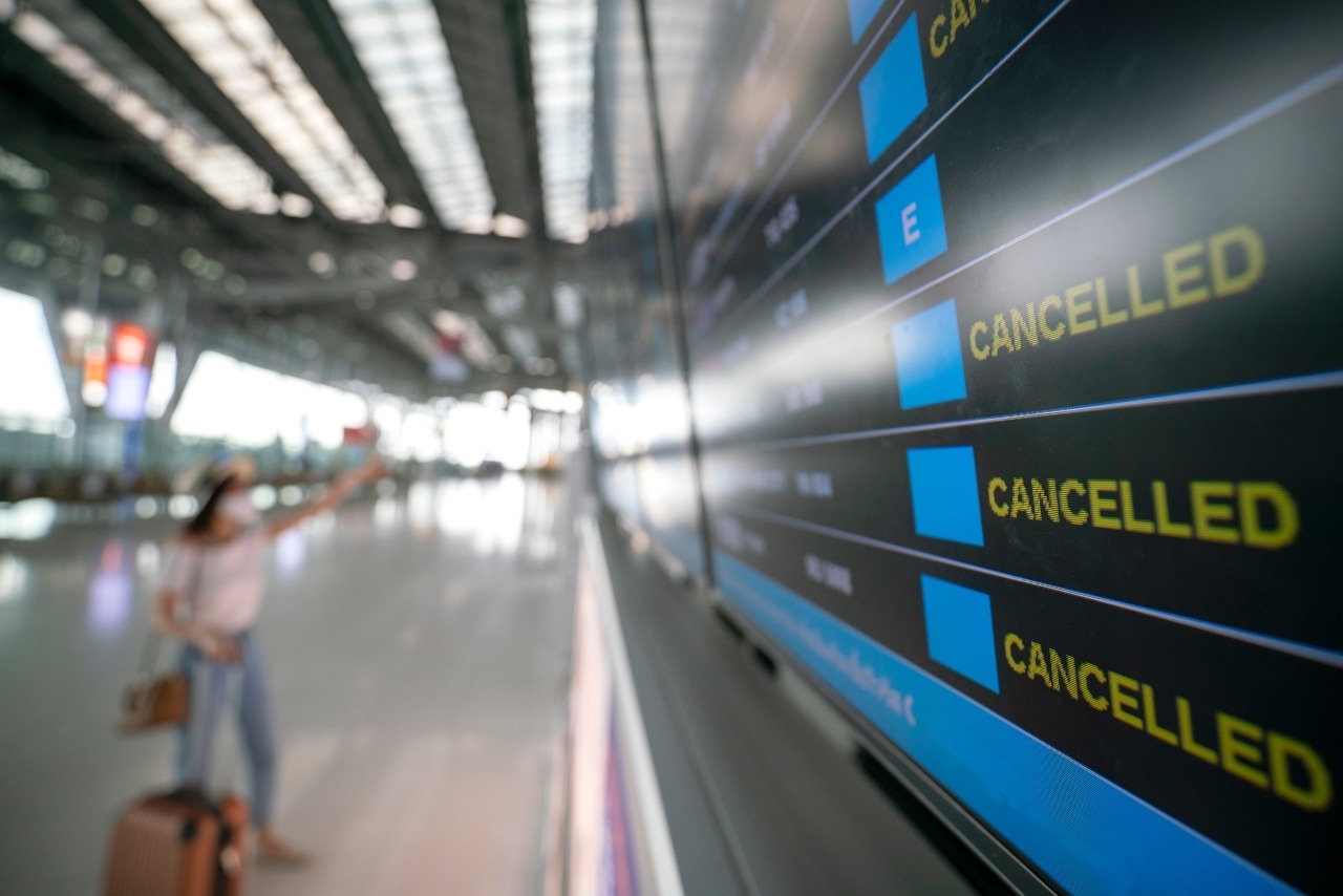 De ongunstige windrichting en baanonderhoud op Schiphol noopte KLM tot het schrappen van vluchten. Niemand kon daar iets aan doen, en dat was nou net het probleem. Foto: Shutterstock