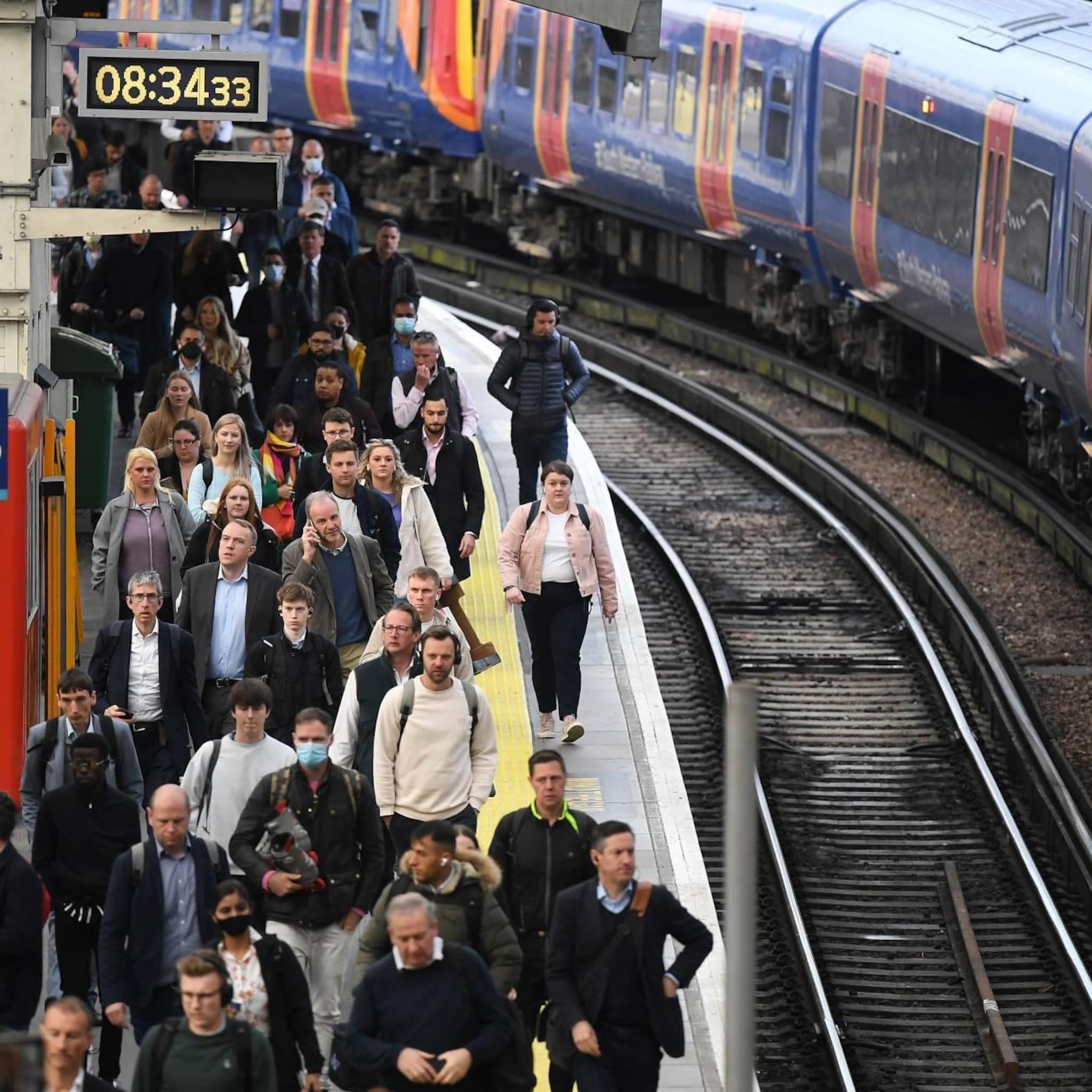 britse vakbond kondigt grootste spoorstaking in ruim 30 jaar aan