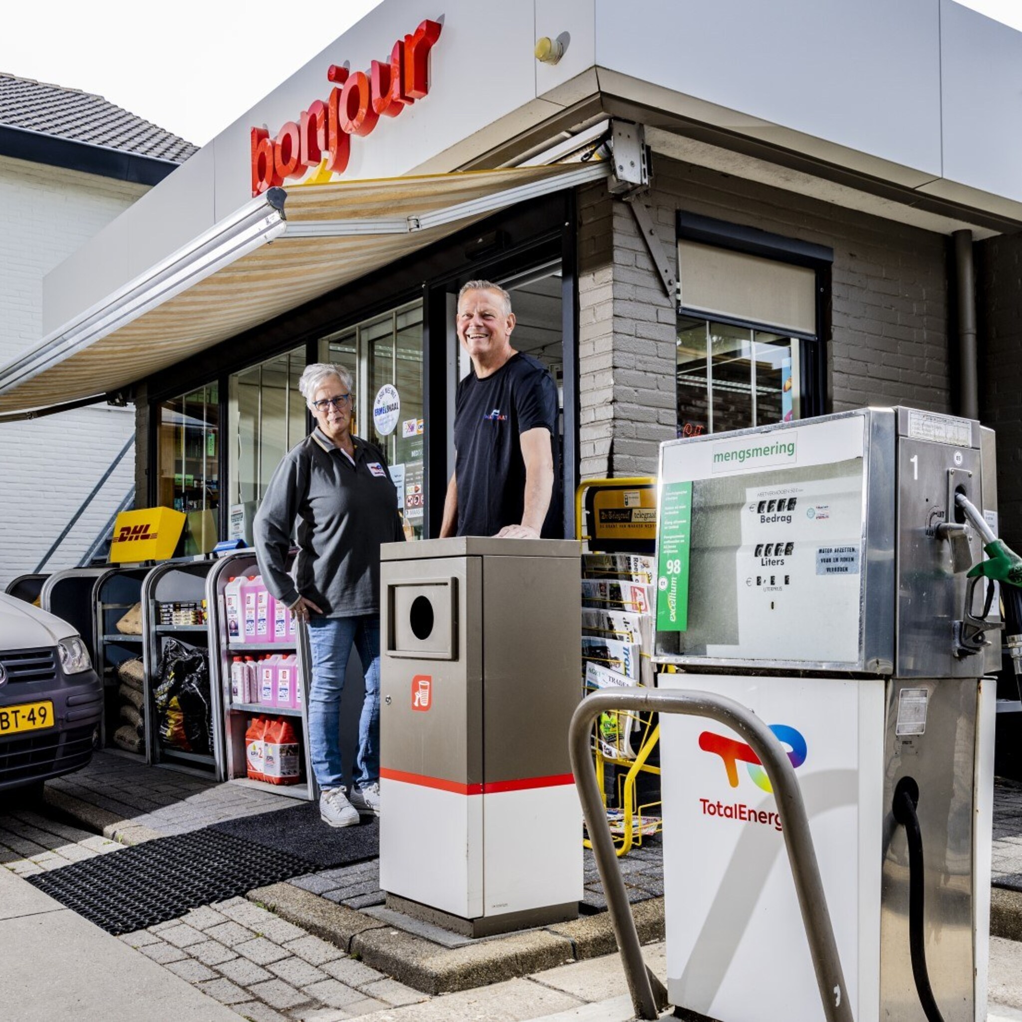 ook in tijden van torenhoge benzineprijzen blijven deze dorpspompen populair