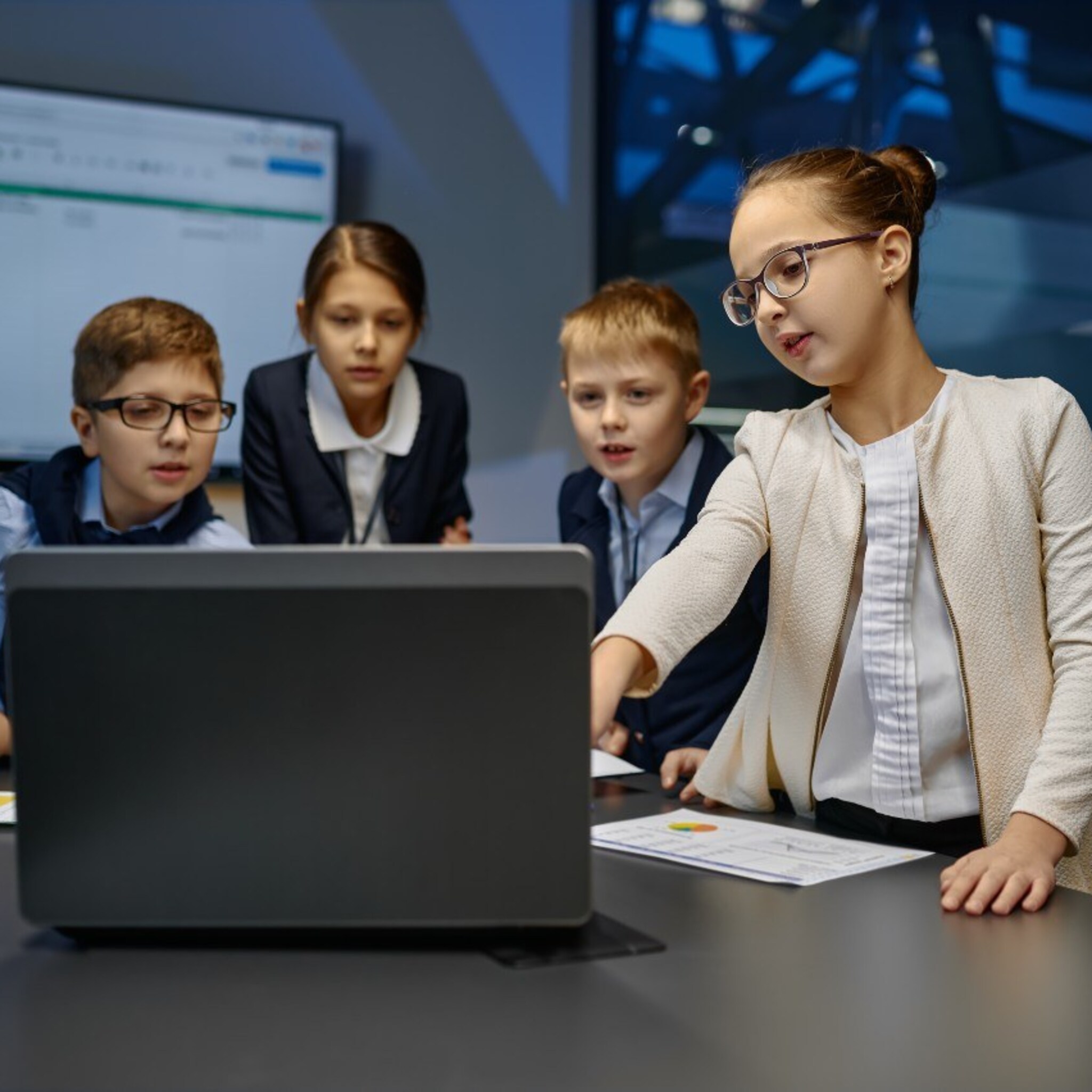 jonge ondernemers van 9 11 en 15 runnen online bedrijf van sieraden tot kaarsen