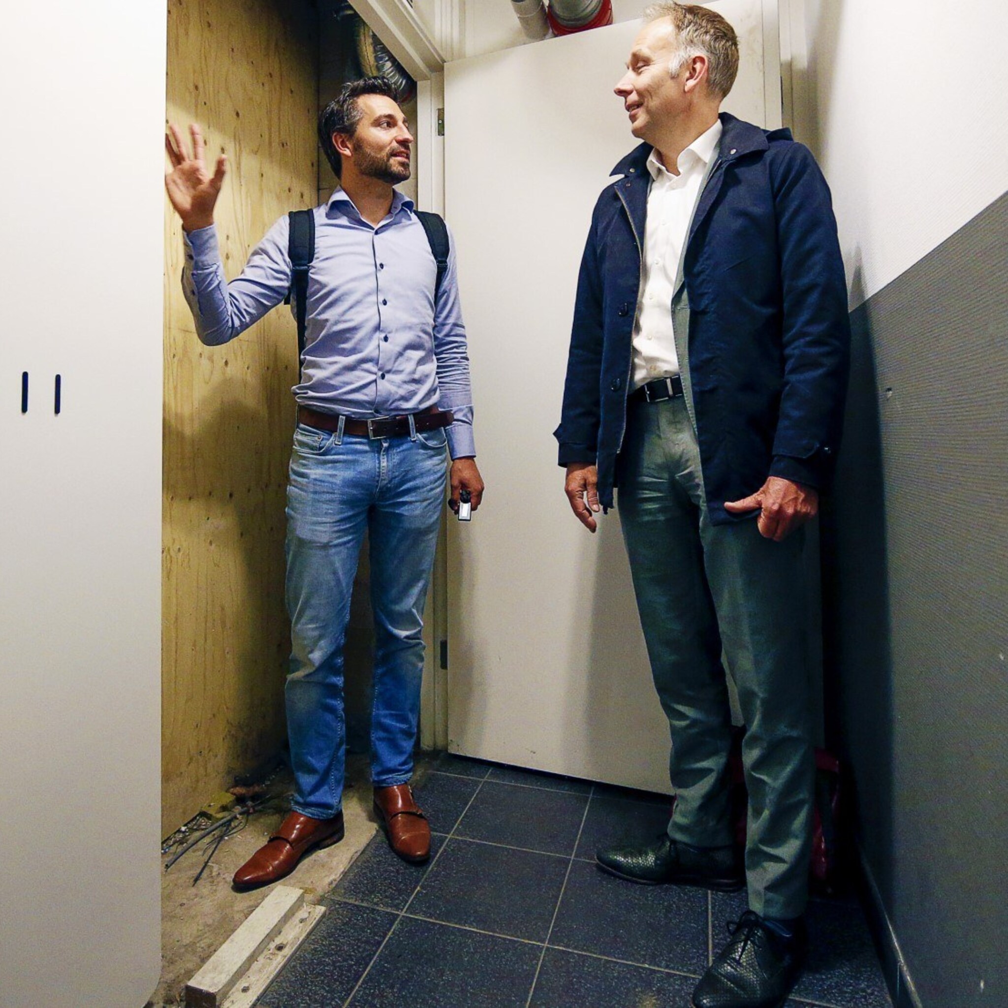 groot bedrijfsdak vol zonnepanelen geen optie de superbatterij biedt hulp
