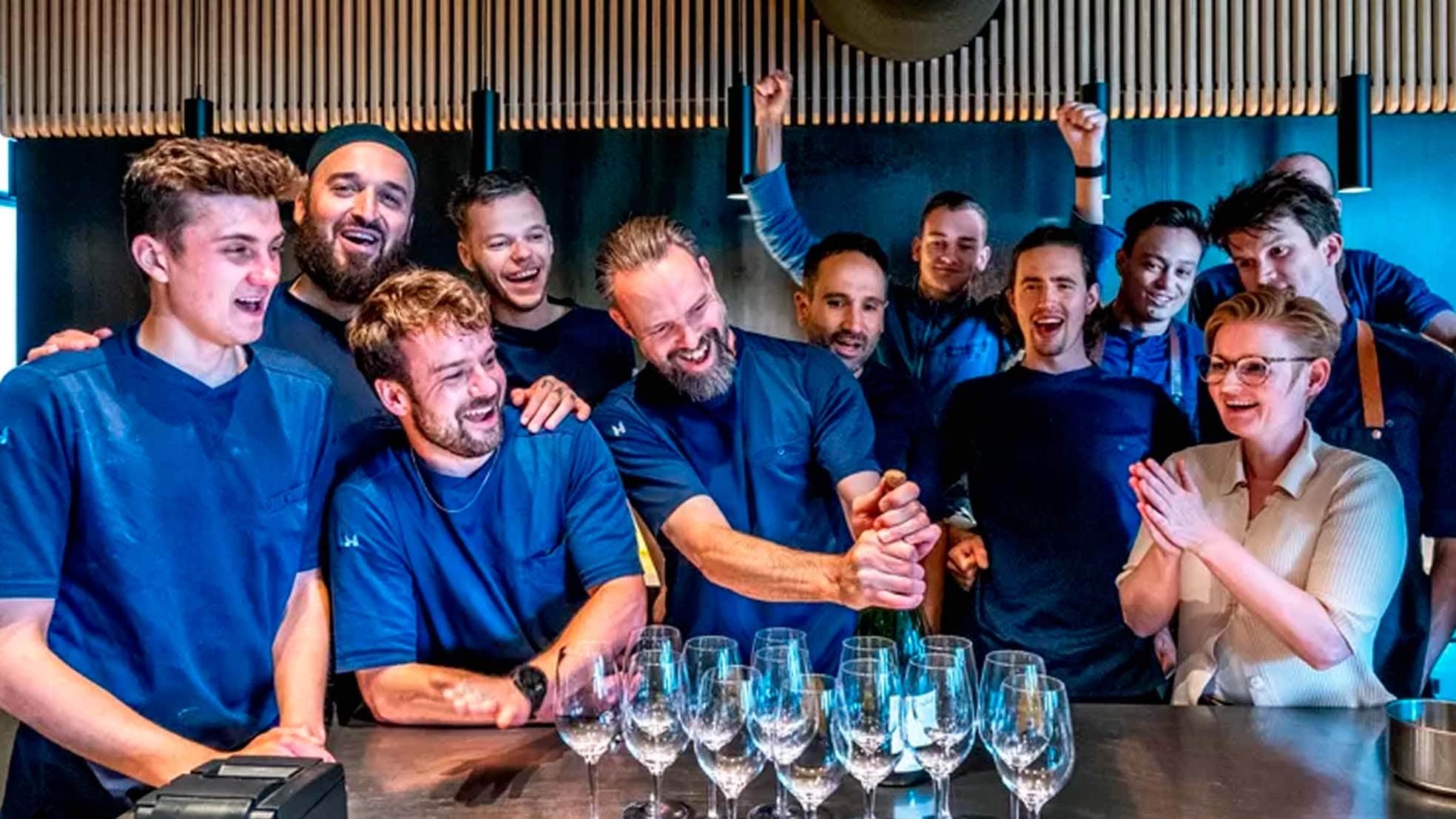 Chef-kok Emile van der Staak van restaurant De Nieuwe Winkel bij de uitreiking van de Michelinsterren. Het restaurant vierde de tweede Michelinster. Bron: ANP Foto
