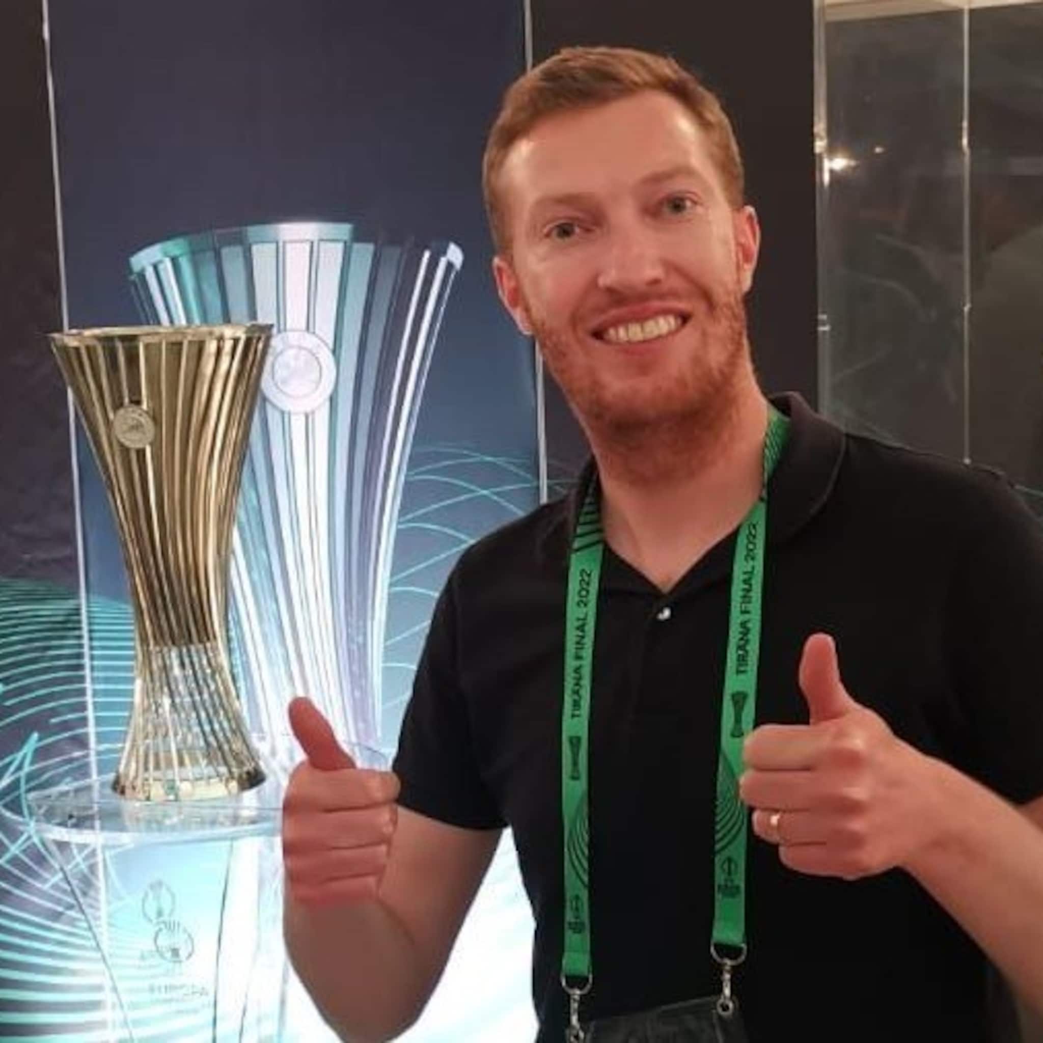 feyenoord fan heeft reisbureau in tirana zo beleefde jorik nijdam de finaledag