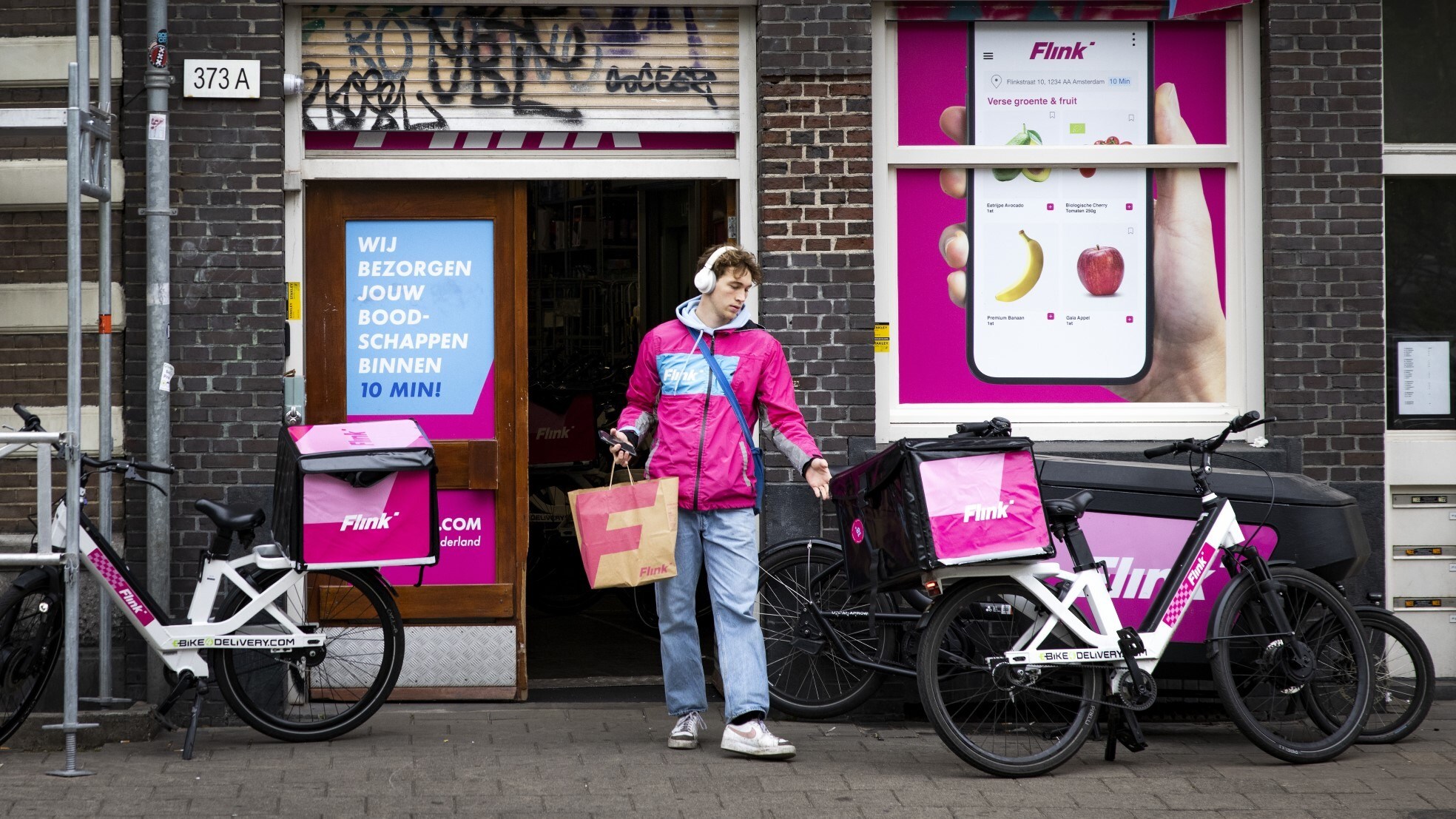 Een darkstore van Flink aan de Nassaukade in het centrum van Amsterdam. Foto: ANP