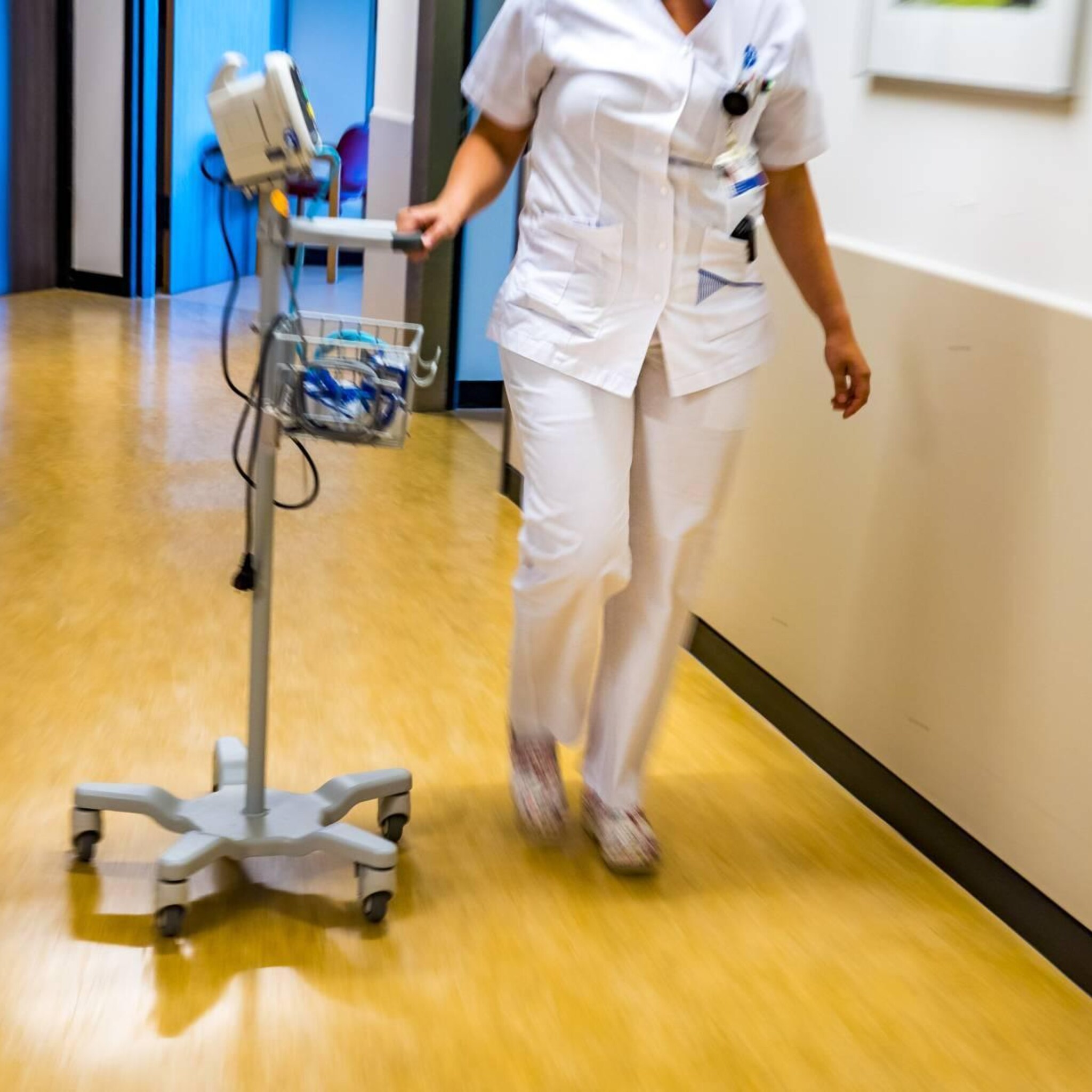 ser meer uren werken in onderwijs en zorg tegen personeelskrapte