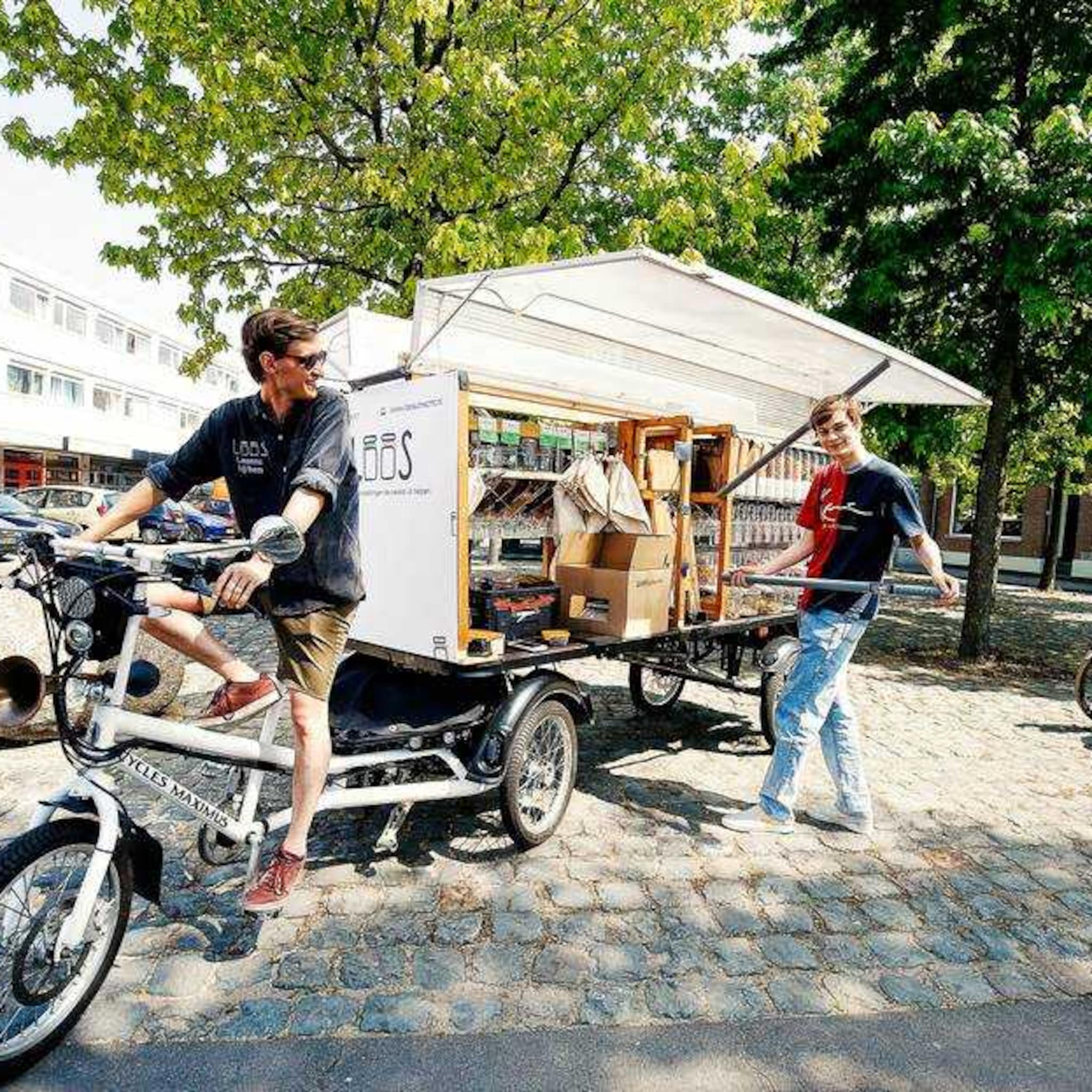 trrrring daar is loos de verpakkingsvrije mobiele supermarkt