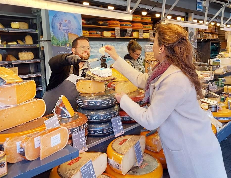 Kaasboer Lennert van Winkel (eigen foto): 'Ik houd mijn hart vast voor de belastingaanslag'.